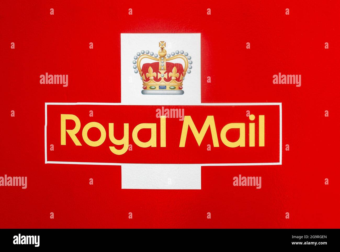 Nom et logo Royal Mail sur le côté d'une boîte postale de Liverpool Banque D'Images