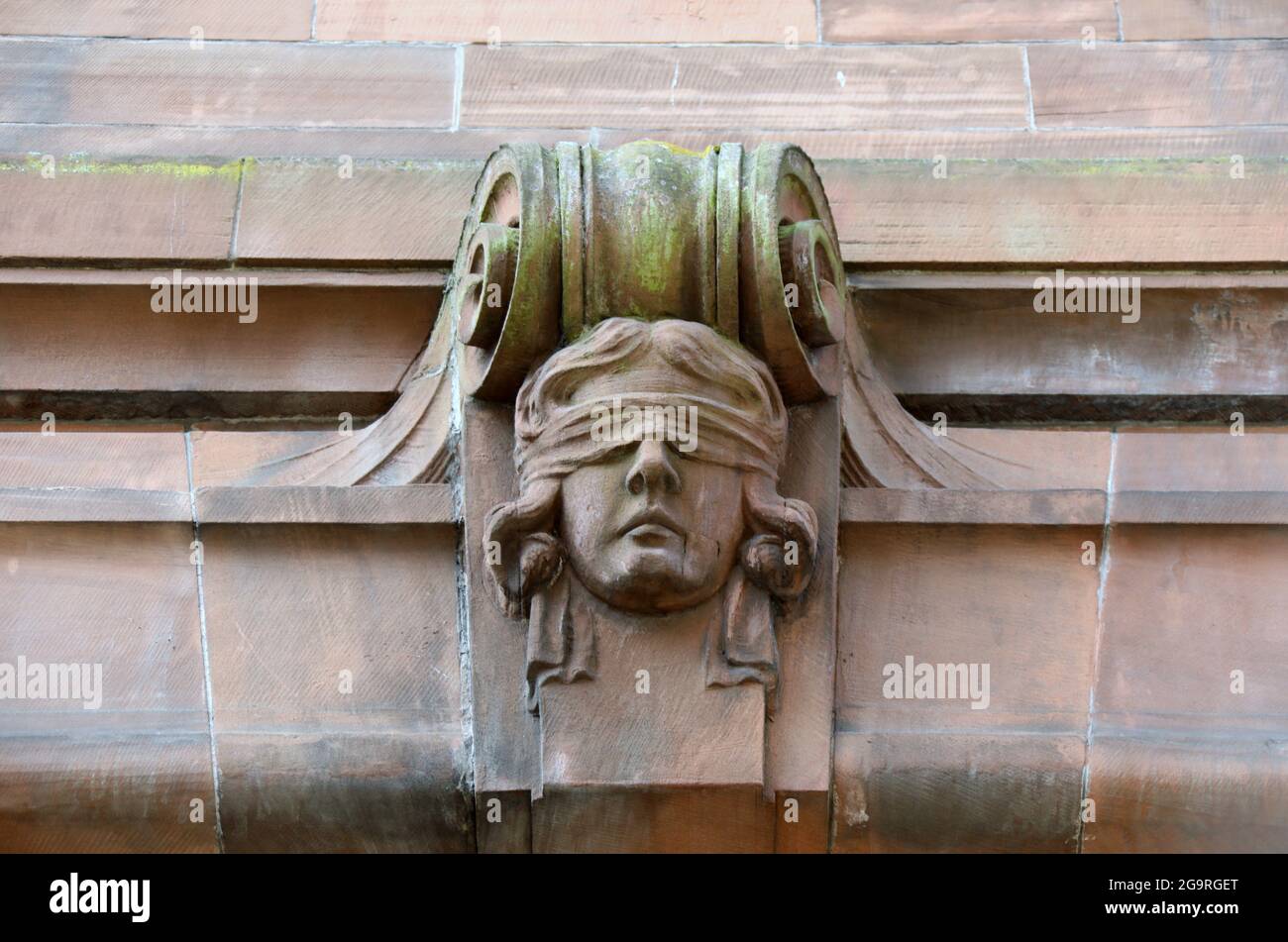 Personne aveuglée dans un bâtiment historique de West George Street à Glasgow Banque D'Images