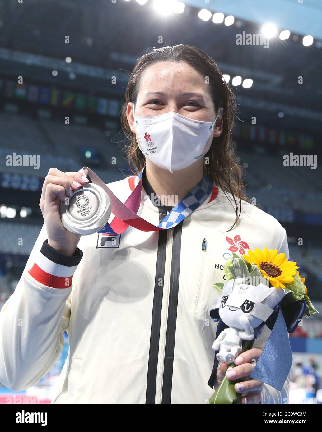 Tokyo, Japon. 28 juillet 2021. Siobhan Bernadette Haughey, de Hong Kong en Chine, pose après la cérémonie de remise des prix après la finale libre féminine de 200 m aux Jeux Olympiques de Tokyo en 2020 à Tokyo, au Japon, le 28 juillet 2021. Credit: Ding Xu/Xinhua/Alamy Live News Banque D'Images