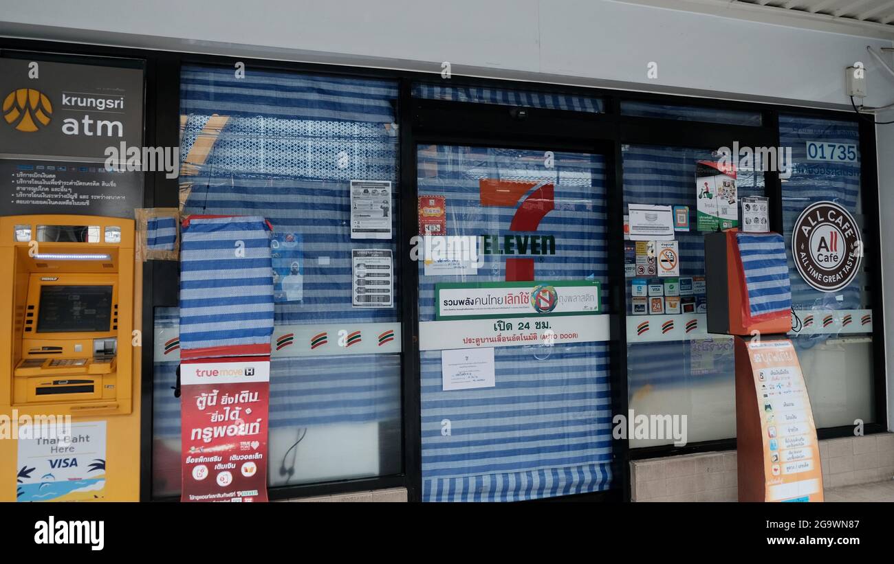 Boutique fermée Walking Street Pattaya Thaïlande voir les panneaux Banque D'Images