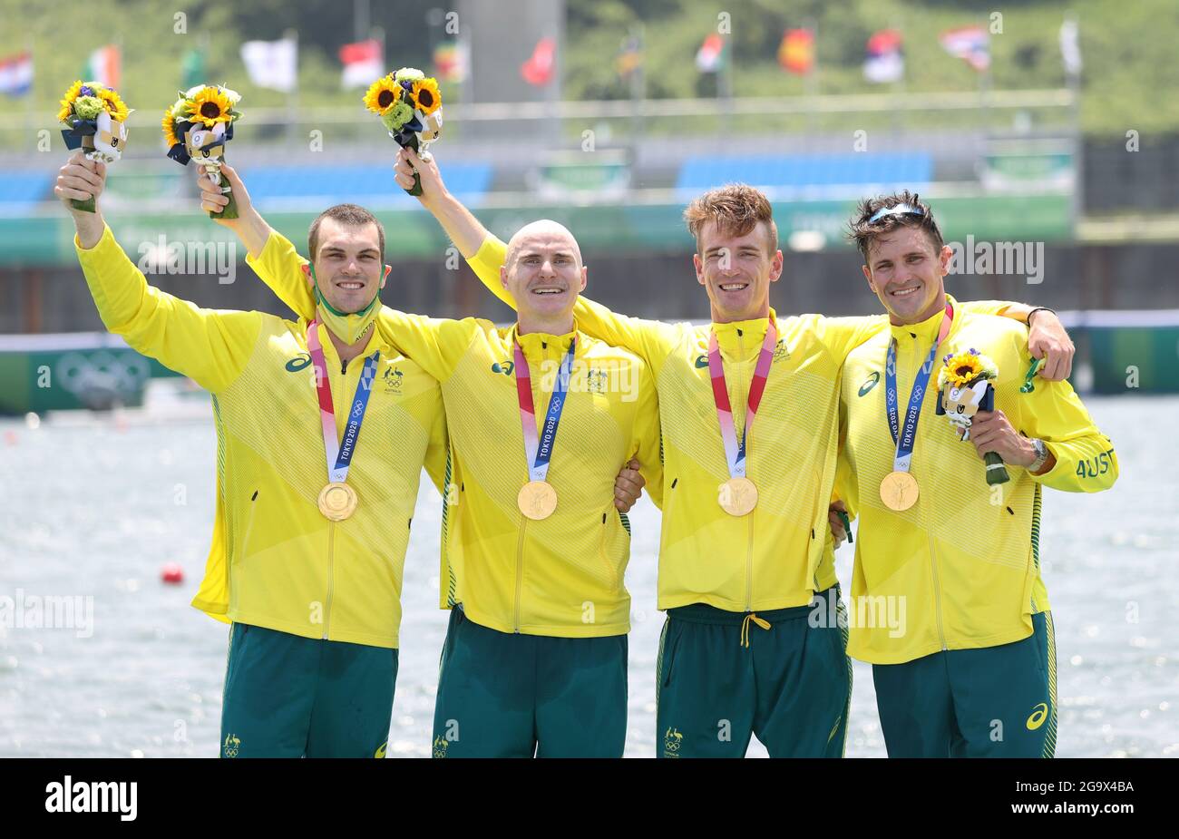 Tokyo, Japon. 28 juillet 2021. Les rameurs de Team Australia posent pour des photos lors de la cérémonie de remise de la finale des quatre hommes d'aviron aux Jeux Olympiques de Tokyo 2020 à Tokyo, au Japon, le 28 juillet 2021. Credit: Du Xiaoyi/Xinhua/Alay Live News Banque D'Images