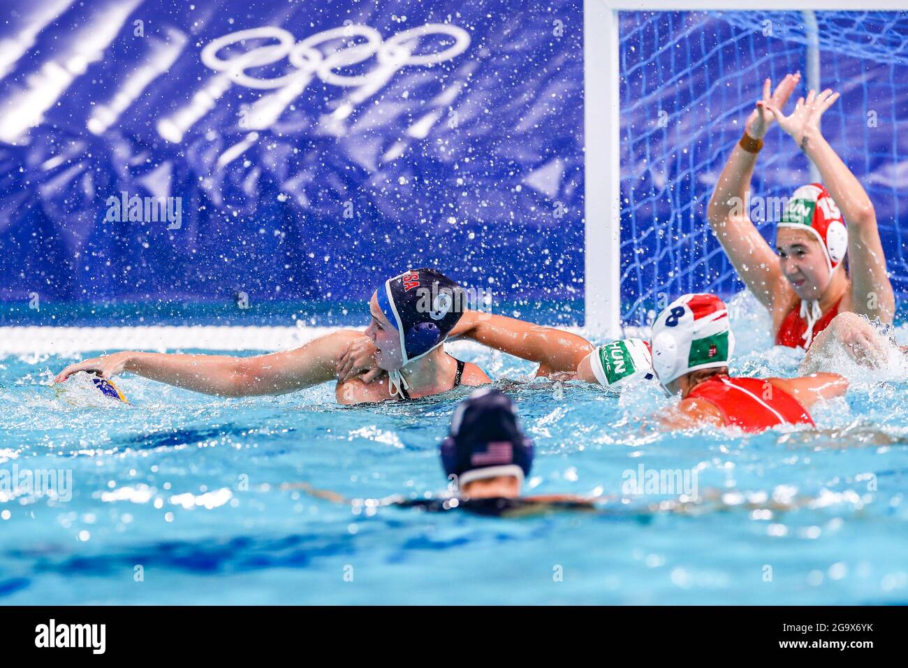 TOKYO, JAPON - JUILLET 28 : ARIA Fischer des États-Unis, Vanda Valyi de Hongrie, Rita Keszthelyi Nagy de Hongrie, Alda Magyari de Hongrie lors du match des femmes du tournoi olympique de water-polo de Tokyo 2020 entre la Hongrie et les États-Unis au Tatsumi Waterpolo Centre le 28 juillet 2021 à Tokyo, Japon (photo de Marcel ter Bals/Orange Pictures) Banque D'Images