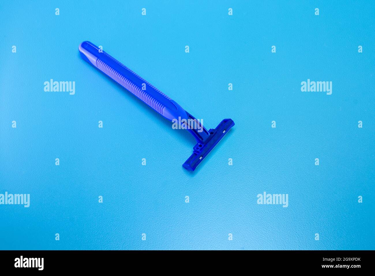 La tondeuse à barbe bleu vif et fraîche Banque D'Images