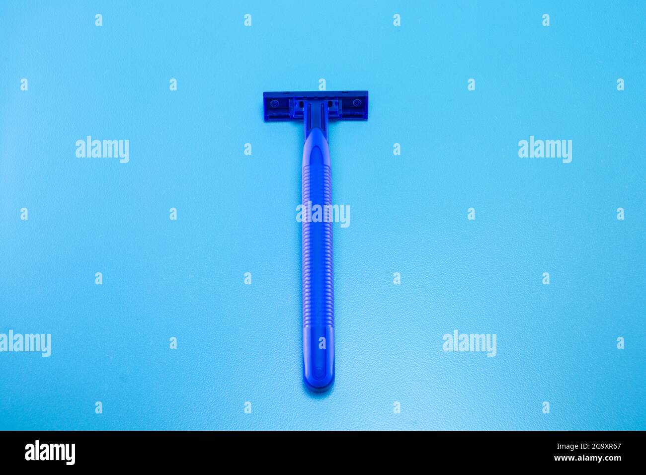 La tondeuse à barbe bleu vif et fraîche Banque D'Images