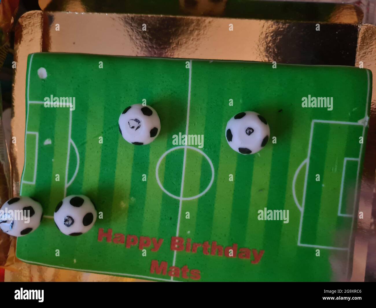 Gateau D Anniversaire Sportif Amusant Et Charmant Design Avec Le Terrain De Football Chaussures Batiments Journee Sportive Gateau Creme Champ Vert Gateau D Anniversaire Pour Un Sport Photo Stock Alamy Gateau D Anniversaire Sportif Amusant Et Charmant Design Avec Le Terrain De Football Chaussures Batiments Journee Sportive Gateau Creme Champ Vert Gateau D Anniversaire Pour Un Sport Photo Stock Alamy