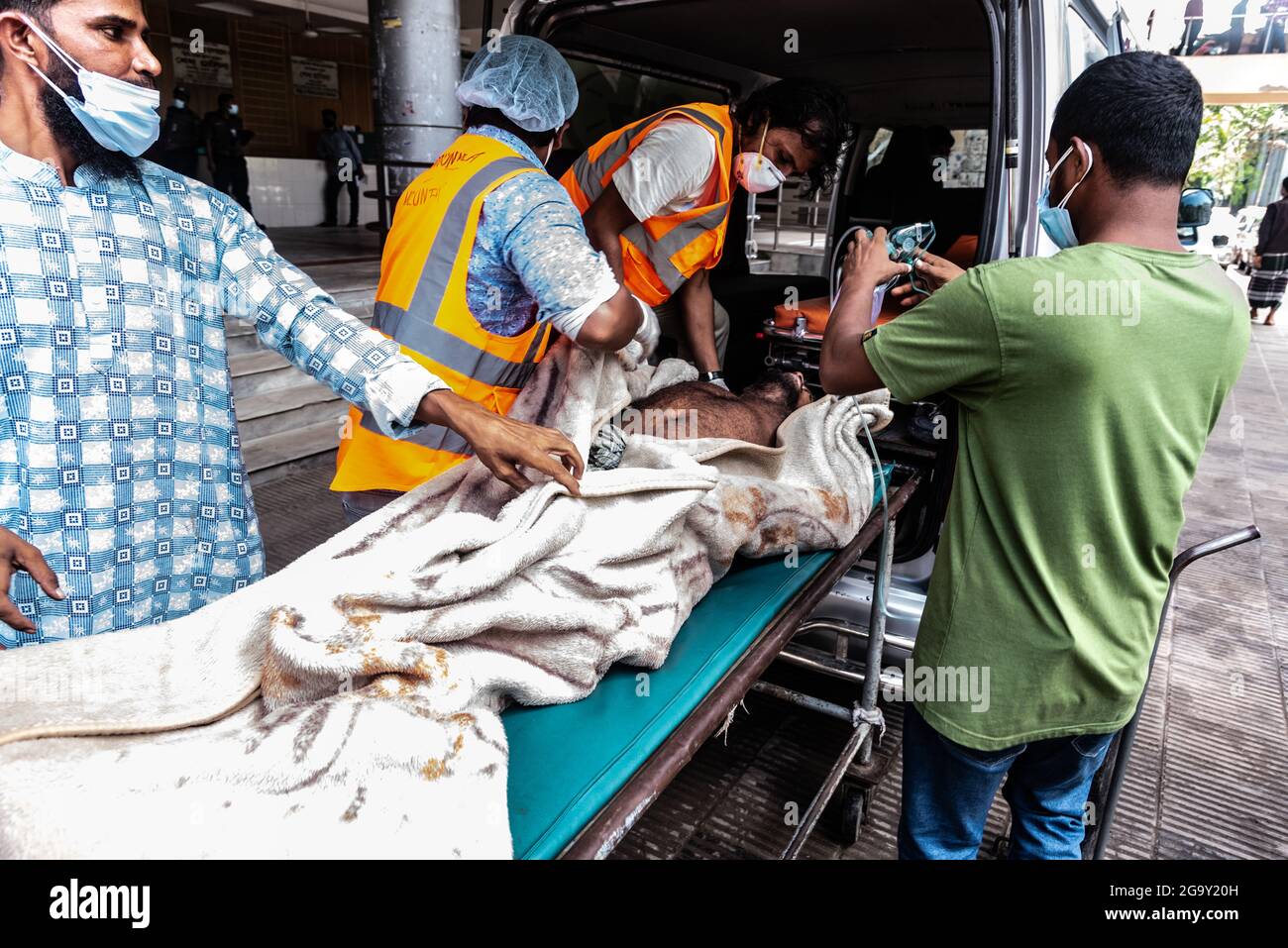 Le taux d'infection de la couronne dans le pays augmente jour après jour. Il y a eu 14,925 nouveaux cas et 258 nouveaux décès dans le Covid-19, augmentation du taux de mortalité. La raison est l'inconscience des gens. (Photo de Rakibul Alam Khan/Pacific Press/Sipa USA) Banque D'Images