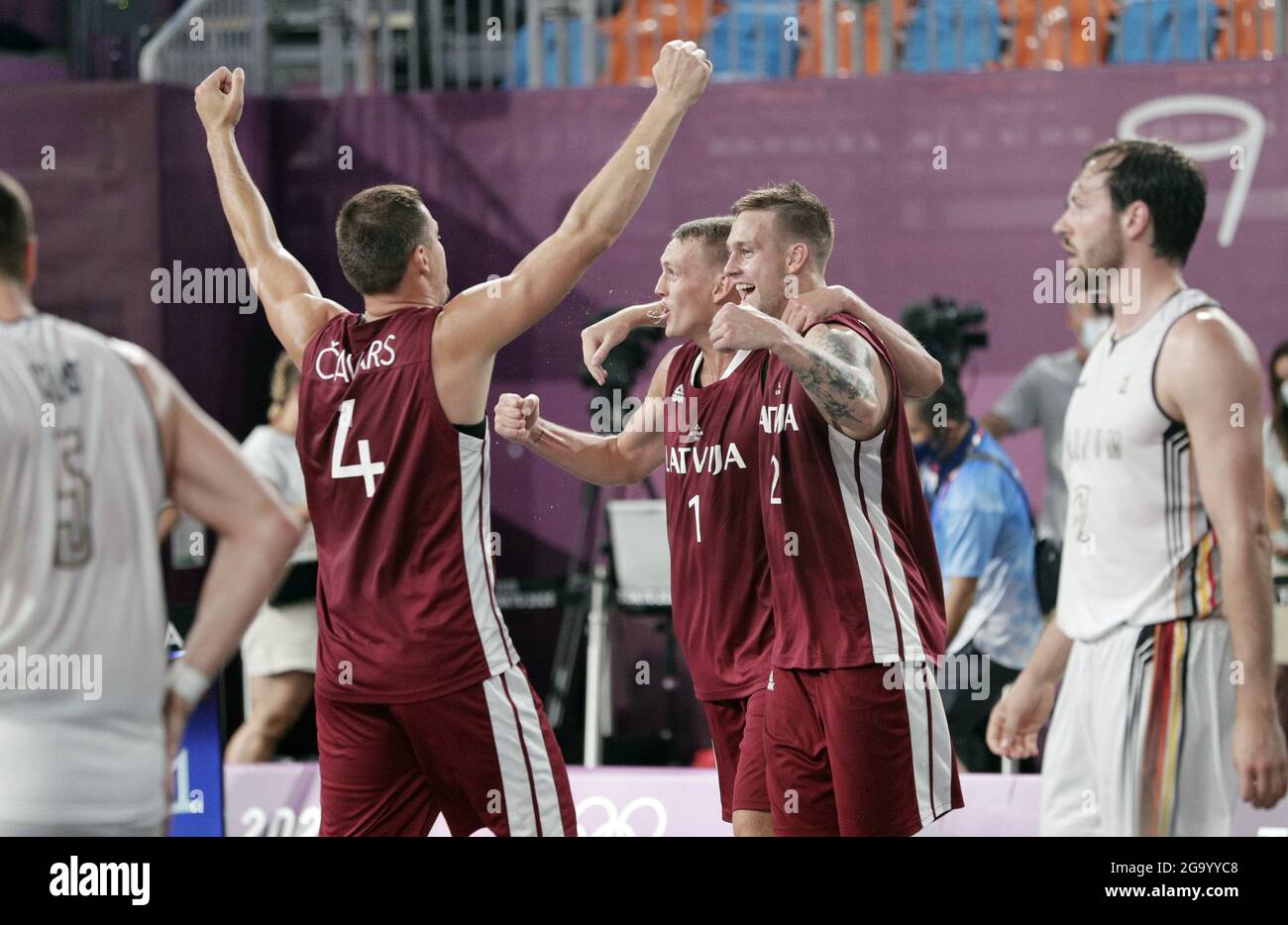 Tokyo, Japon. 28 juillet 2021. L'équipe lettone célèbre sa victoire sémifinale sur la Belgique lors des Jeux olympiques d'été de Tokyo, au Japon, le mercredi 28 juillet 2021. La Lettonie avance à la médaille d'or contre le ROC. Photo de Bob Strong/UPI. Crédit : UPI/Alay Live News Banque D'Images