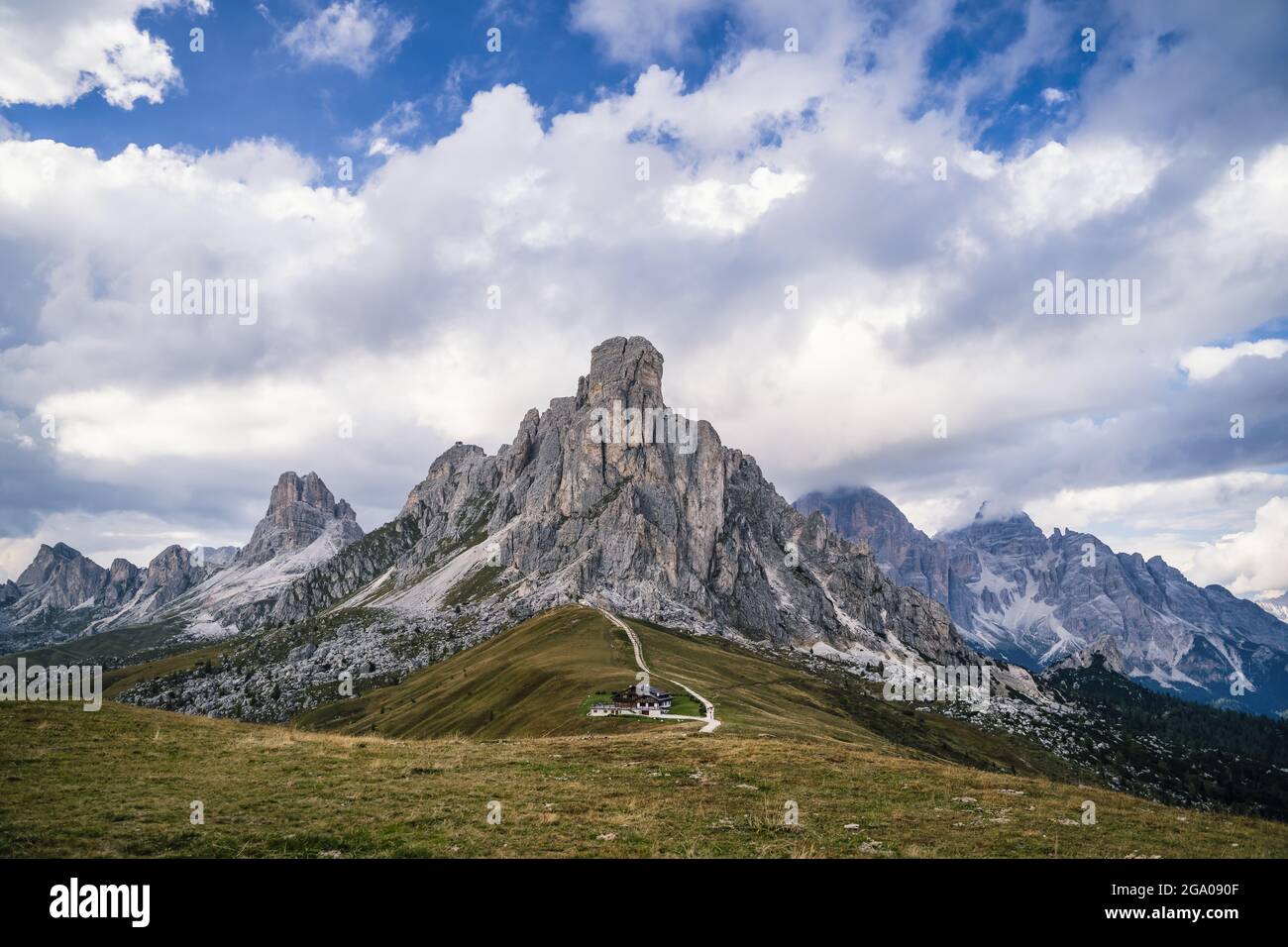 Col de Giau, haut col alpin, destination de voyage populaire dans les Dolomites, Italie Banque D'Images