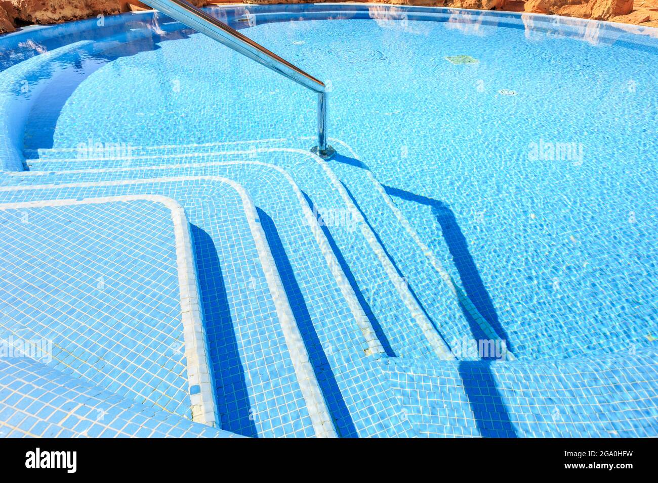 Paysage avec personne piscine dans un hôtel de luxe en Egypte. Banque D'Images