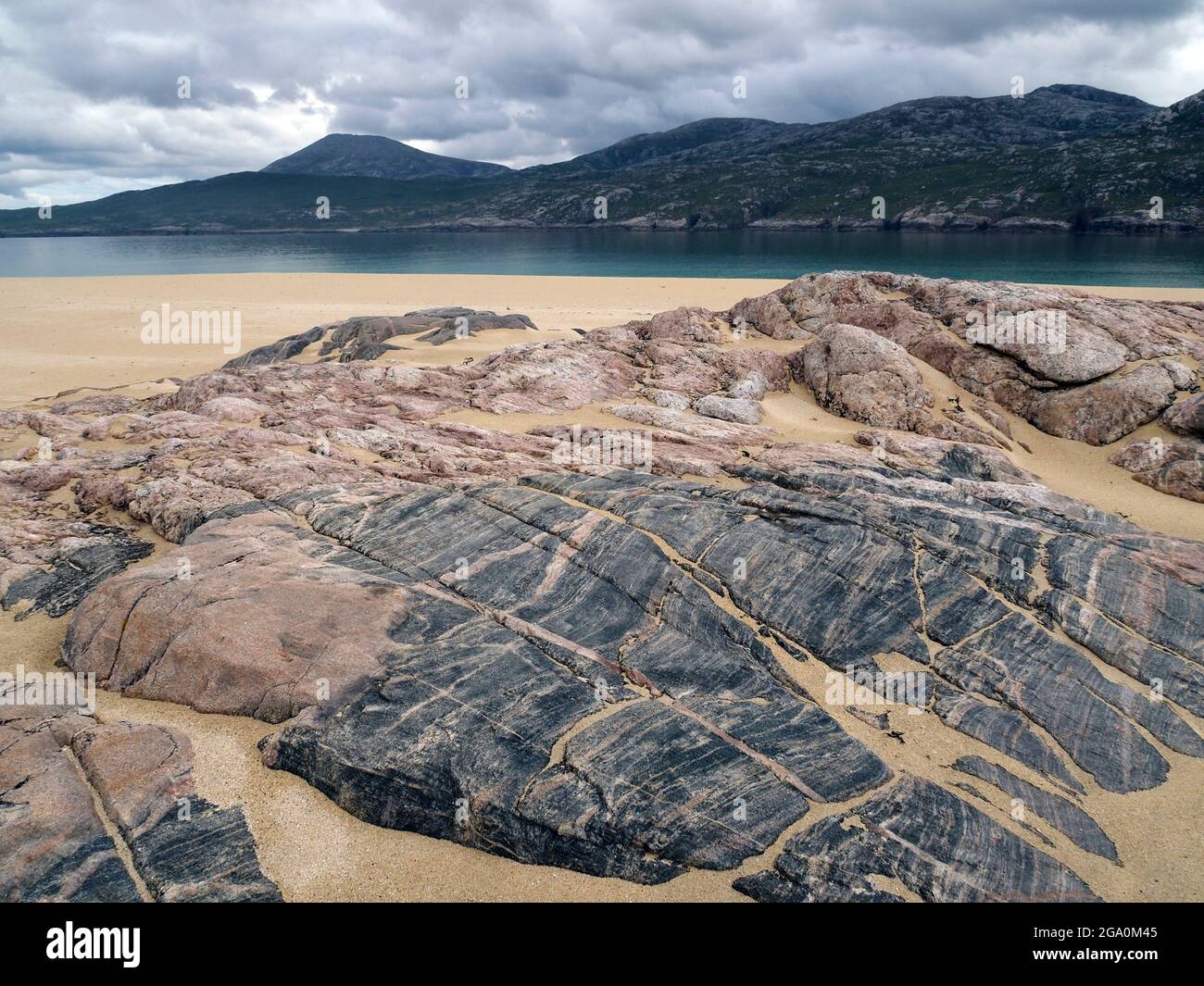 Gneiss de Lewisian sur la plage, Eilean Mhealasta, Lewis, Hébrides extérieures, Écosse Banque D'Images