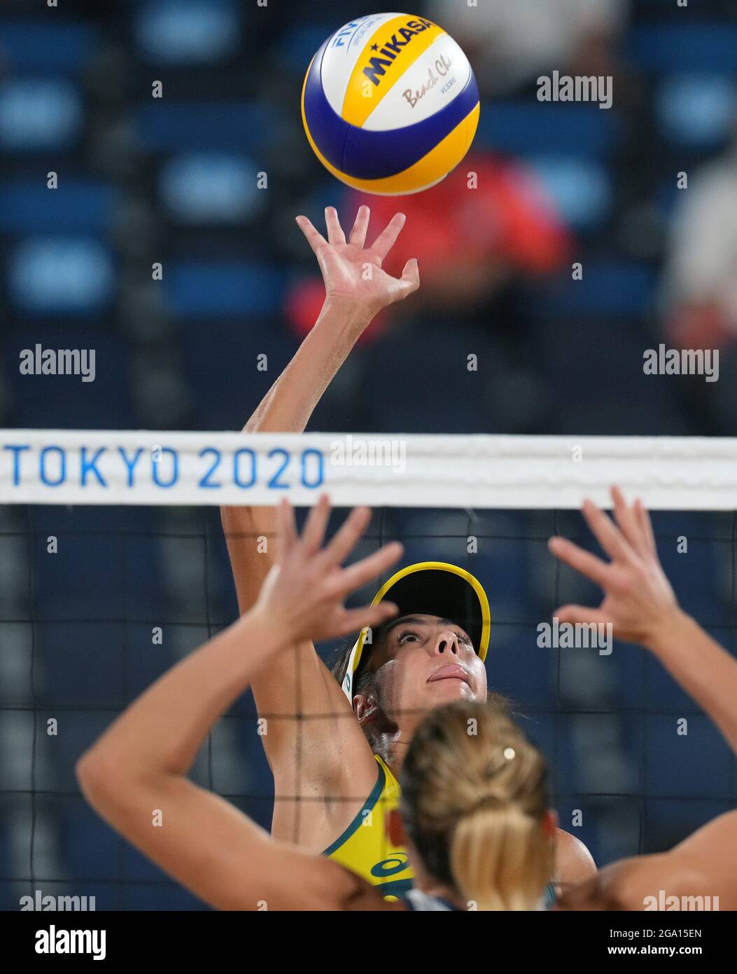 Tokyo, Japon. 28 juillet 2021. Del Solar Artacho et Taliqual Clancy de l'Australie célèbrent lors du match préliminaire féminin de Beach-volley contre Marta Menegatti et Victoria Orsi Toth de l'Italie aux Jeux Olympiques de Tokyo 2020 à Tokyo, Japon, le 28 juillet 2021. Credit: Li He/Xinhua/Alay Live News Banque D'Images