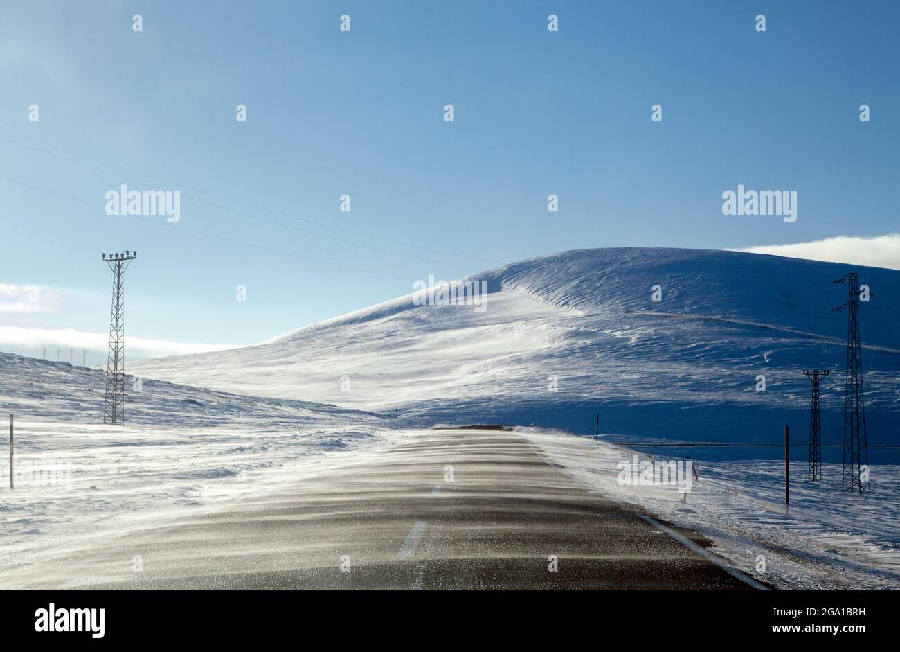 Paysage de la route enneigée sans personne.province de Kars Banque D'Images