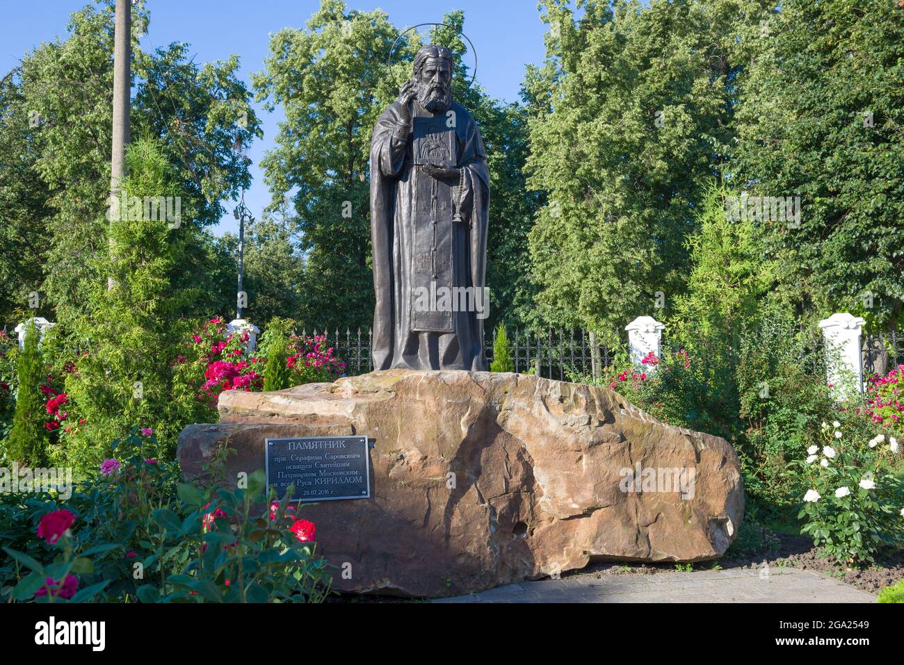OREL, RUSSIE - 06 JUILLET 2021 : monument à Saint Séraphin de Sarov le jour de juillet ensoleillé Banque D'Images