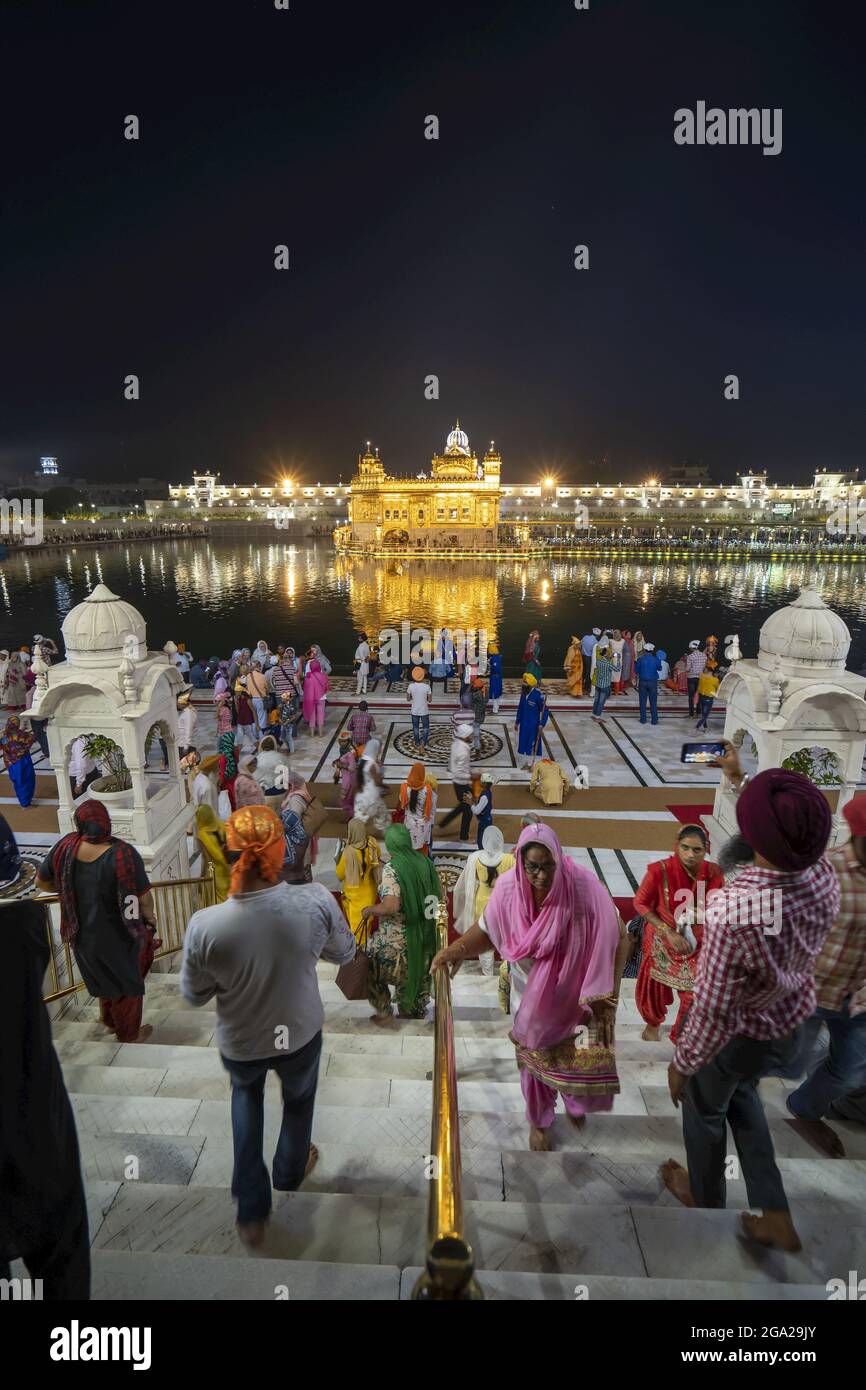 Le Temple d'Or (Sri Harmandir Sahib) Gurdwara et Sarovar (piscine de Nectar) Banque D'Images