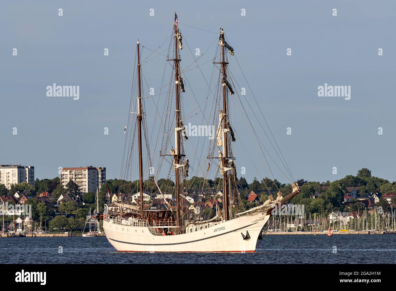 Barque à trois mâts ARTEMIS dans le fjord de Kiel Banque D'Images