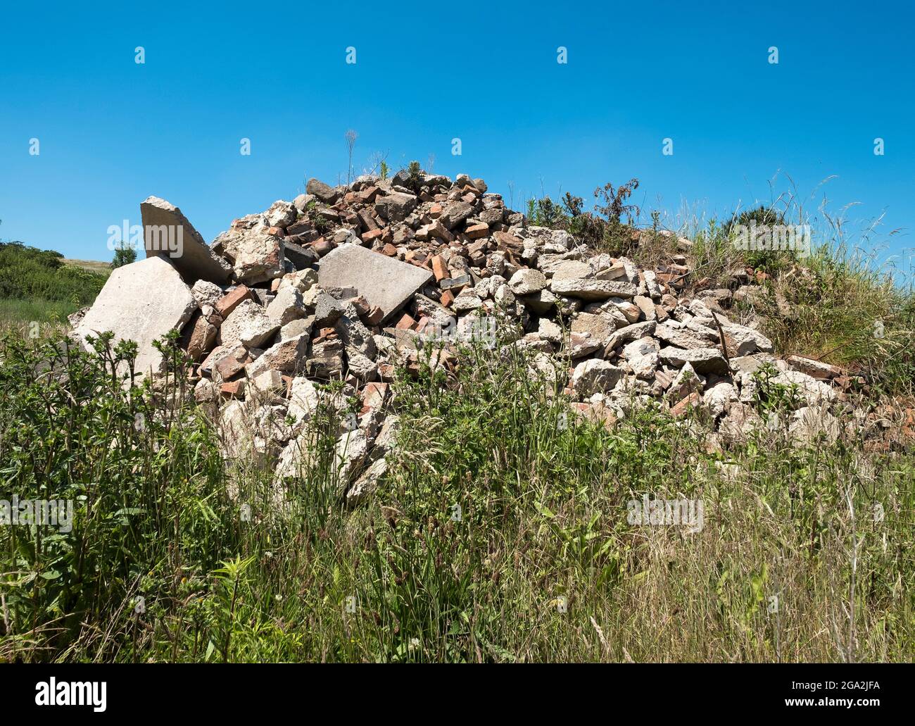 Pile de morceaux de béton cassés Banque D'Images