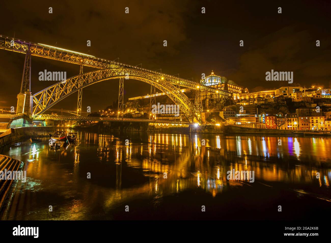 Pont Dom Luis I Enjambant Le Fleuve Douro Entre Les Villes De Porto Et 