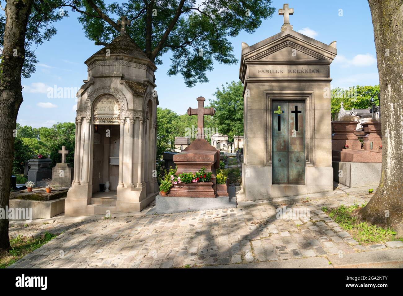 Tombes arméniennes dans le cimetière du Père Lachaise, qui est le plus grand cimetière de Paris, en France. Banque D'Images