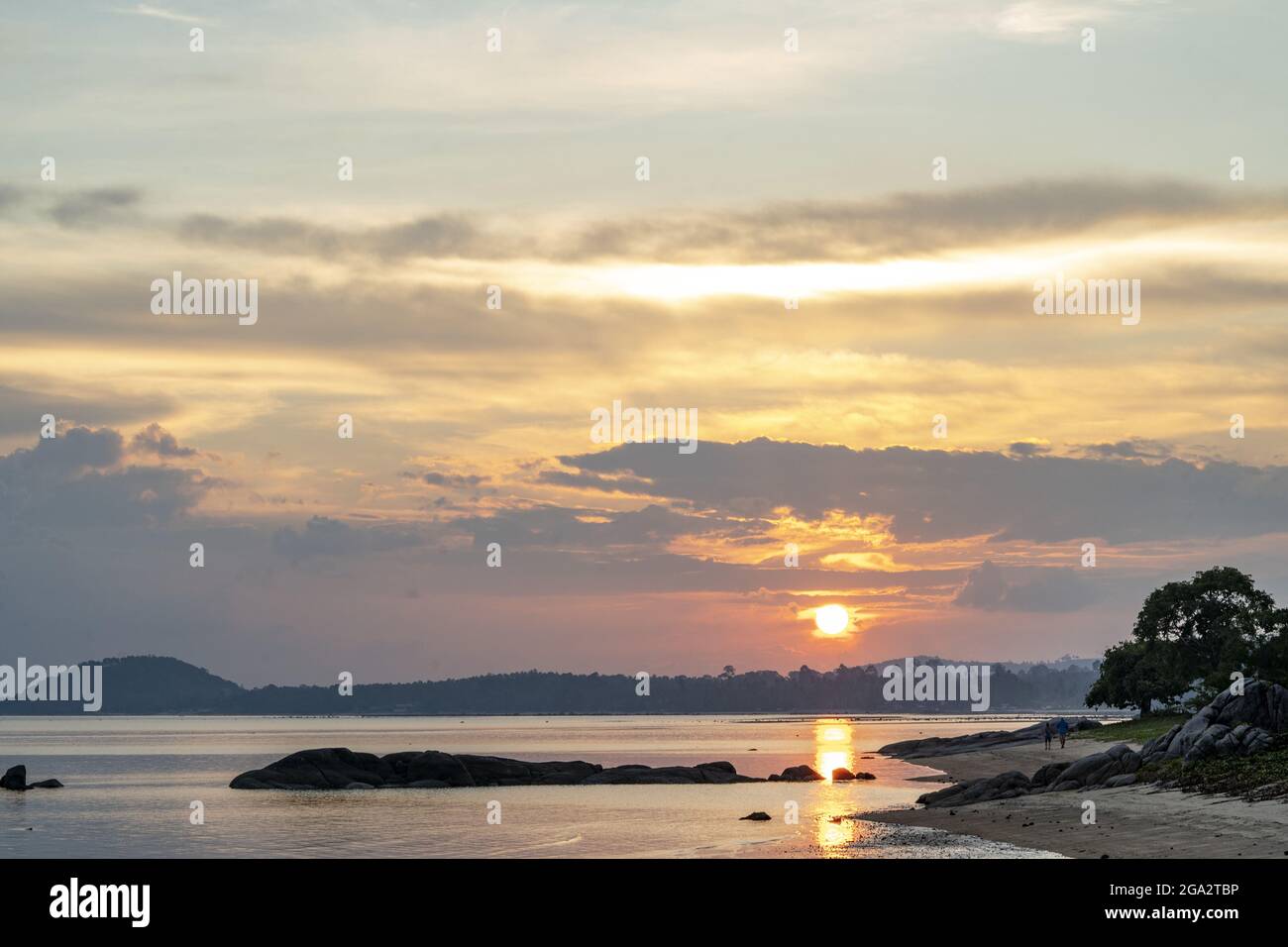 Coucher de soleil sur la plage sur l'île de Ko Samui dans le golfe de Thaïlande; Ko Samui, Surat Thani, Thaïlande Banque D'Images