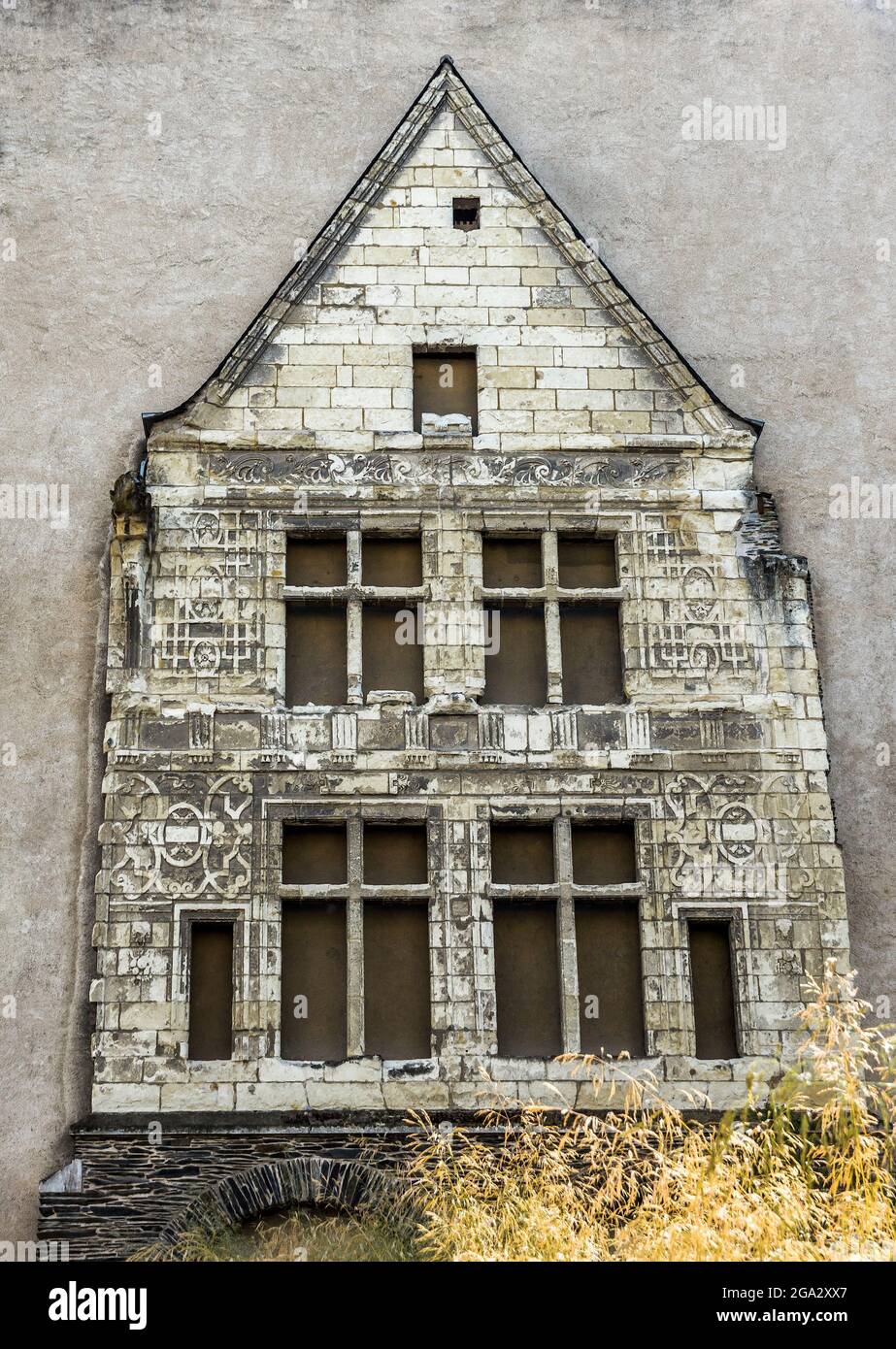 Façade d'une ancienne maison historique reproduite sur un mur dans la rue de l'Espine, Angers, Maine-et-Loire (49), France. Banque D'Images