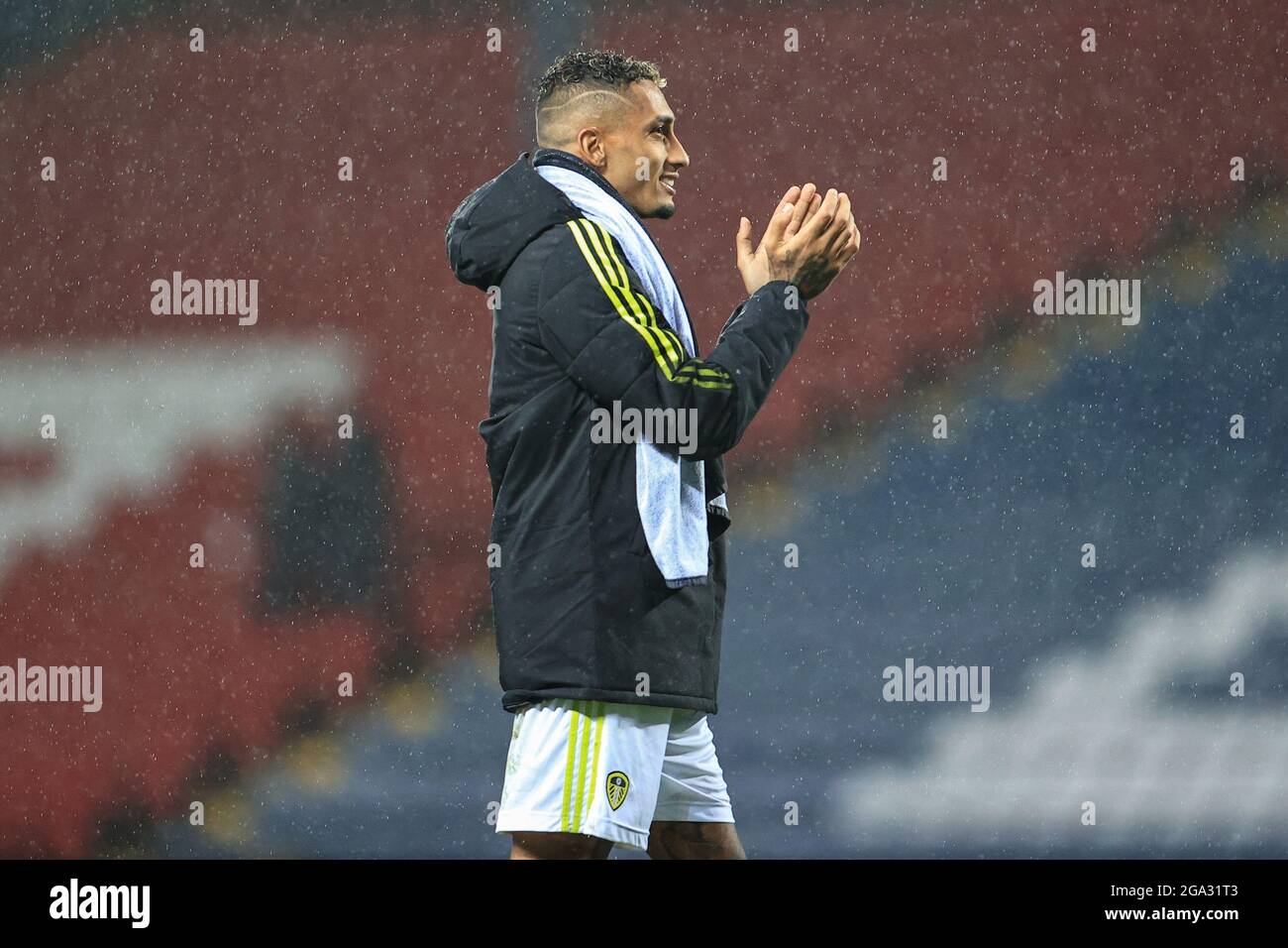 Raphinha #10 de Leeds United applaudit les fans de voyage tandis que Leeds tire 1-1 avec Blackburn Banque D'Images