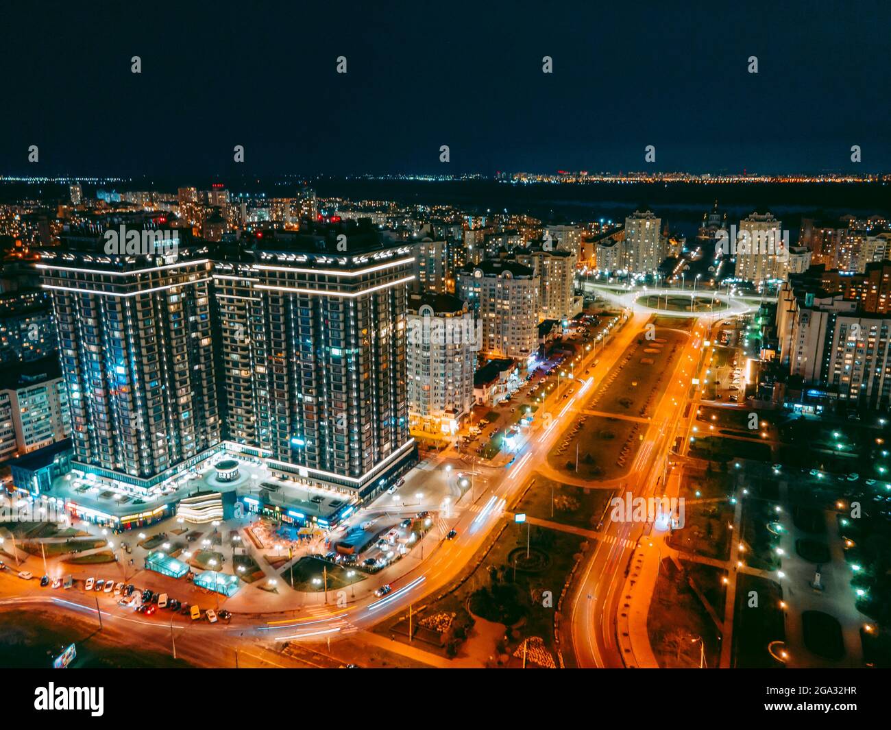 Vue aérienne de drone sur la ville nocturne Banque D'Images