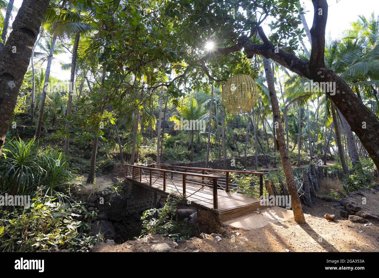 Passerelle au-dessus de la rivière vers Cabo Serai, Goa Sud, Inde ; Cabo de Rama, Goa, Inde Banque D'Images