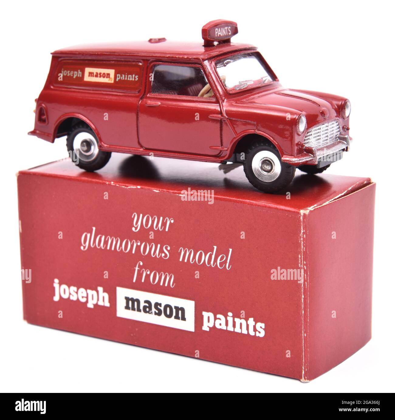 Dinky Toys No. 274 Mini Van dans la décoration 'Joseph Mason Paintss' Banque D'Images