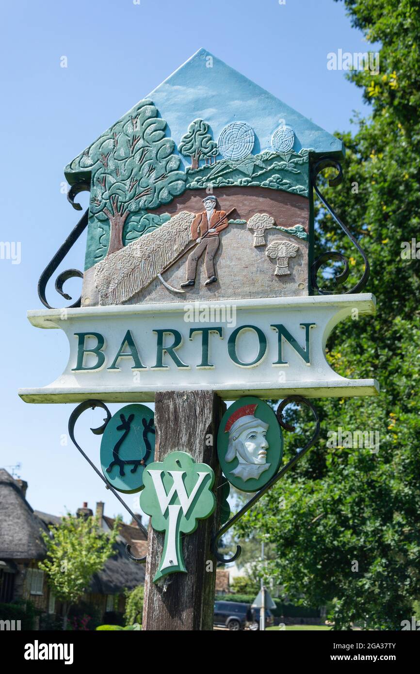 Panneau du village de Barton, Barton, Cambridgeshire, Angleterre, Royaume-Uni Banque D'Images