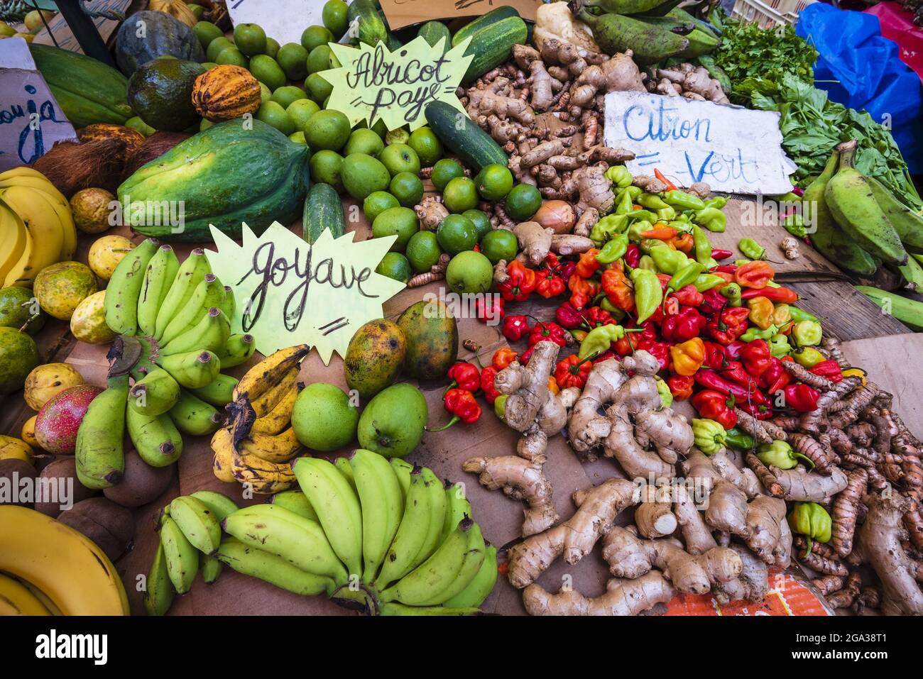 Fruits frais en vente au marché aux fruits, Guadeloupe, Antilles françaises ; point-A-Pitre, Grand-Terre,Guadeloupe, France Banque D'Images
