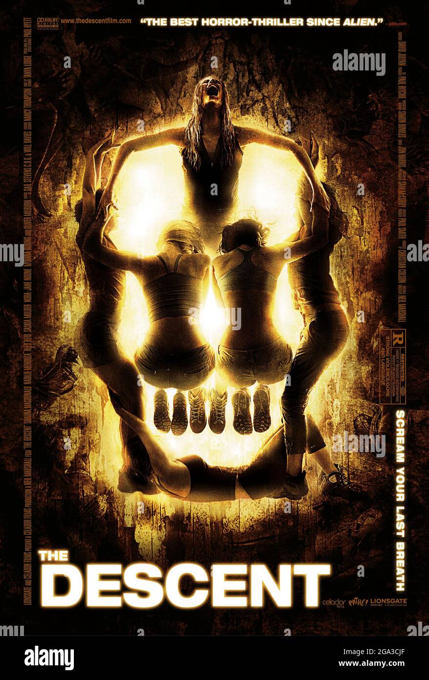The Descent (2005) dirigé par Neil Marshall et mettant en vedette Shauna Macdonald, Natalie Mendoza et Alex Reid. Une véritable horreur britannique à propos d'une expédition de spéléologie entièrement féminine piégée dans le sous-sol, pas pour les timides ! Banque D'Images