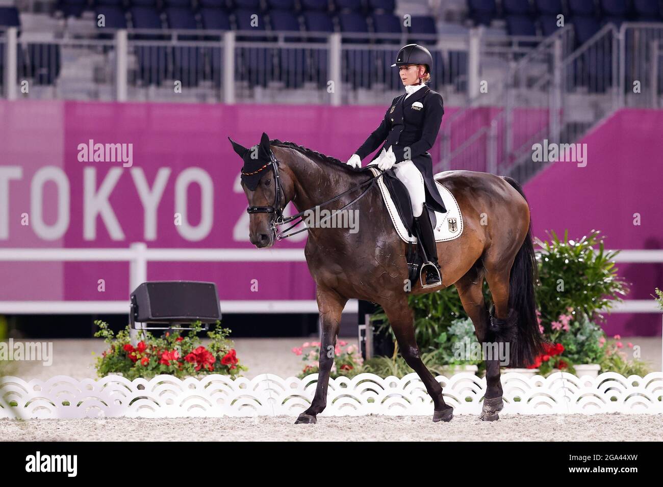 TOKYO, JAPON - JUILLET 28 : Jessica von Bredow-Werndl d'Allemagne en compétition de dressage du Grand Prix Freestyle individuel lors des Jeux Olympiques de Tokyo 2020 au parc équestre du 28 juillet 2021 à Tokyo, Japon (photo de PIM Waslander/Orange Pictures) Banque D'Images