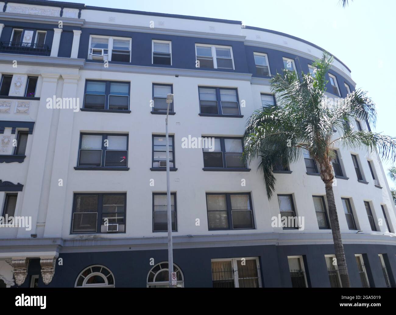 Los Angeles, Californie, États-Unis 28 juillet 2021 UNE vue générale de l'atmosphère de l'ancien domicile de l'acteur Victor Kilian où il a été assassiné au 6500 Yucca Street le 28 juillet 2021 à Los Angeles, Californie, États-Unis. Les autres anciens résidents étaient Thomas Ahern, Cortz F. Abbey, Edythe Flynn, Leonhard Frank, Beatrice Grunen, Hale Hamilton, Harry Hopton, Helen Johnson, Richard Kane, Walter Kaye, Paul Kim ball, Fred Lancet, Anne Maigne, Frank McHugh, Thelma McNeal, Andrew Perez, George Rosner, Walter Royce, Frederica Sagor-Maas, Harry Santiley, Dorothy Sims, Martin Sedelman, Gladys Wells. Photo de Barry King/Alay Banque D'Images