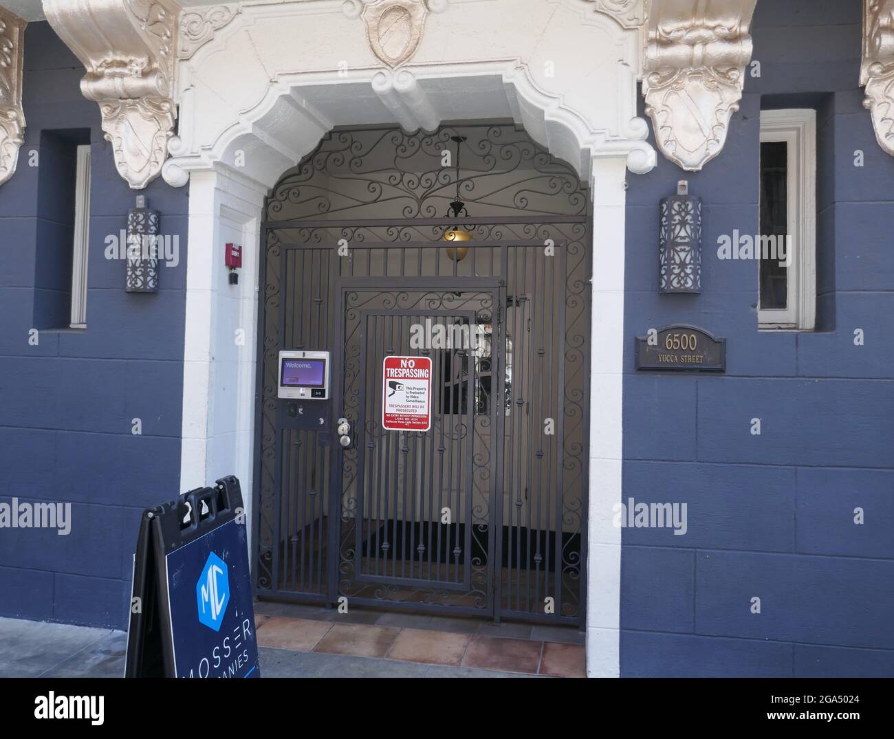 Los Angeles, Californie, États-Unis 28 juillet 2021 UNE vue générale de l'atmosphère de l'ancien domicile de l'acteur Victor Kilian où il a été assassiné au 6500 Yucca Street le 28 juillet 2021 à Los Angeles, Californie, États-Unis. Les autres anciens résidents étaient Thomas Ahern, Cortz F. Abbey, Edythe Flynn, Leonhard Frank, Beatrice Grunen, Hale Hamilton, Harry Hopton, Helen Johnson, Richard Kane, Walter Kaye, Paul Kim ball, Fred Lancet, Anne Maigne, Frank McHugh, Thelma McNeal, Andrew Perez, George Rosner, Walter Royce, Frederica Sagor-Maas, Harry Santiley, Dorothy Sims, Martin Sedelman, Gladys Wells. Photo de Barry King/Alay Banque D'Images