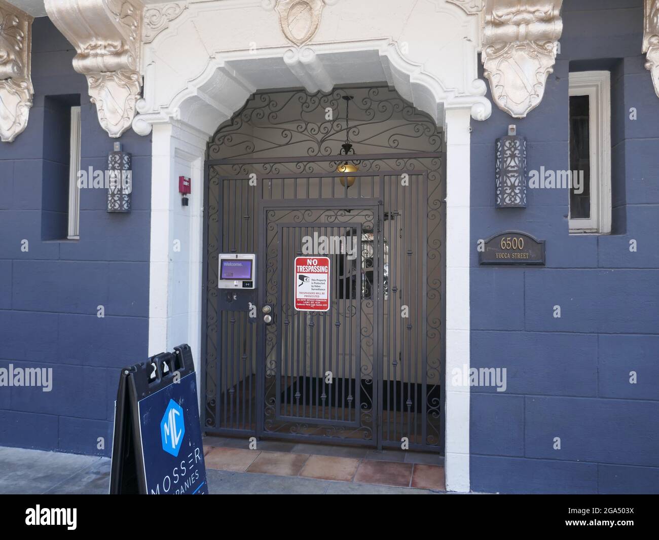 Los Angeles, Californie, États-Unis 28 juillet 2021 UNE vue générale de l'atmosphère de l'ancien domicile de l'acteur Victor Kilian où il a été assassiné au 6500 Yucca Street le 28 juillet 2021 à Los Angeles, Californie, États-Unis. Les autres anciens résidents étaient Thomas Ahern, Cortz F. Abbey, Edythe Flynn, Leonhard Frank, Beatrice Grunen, Hale Hamilton, Harry Hopton, Helen Johnson, Richard Kane, Walter Kaye, Paul Kim ball, Fred Lancet, Anne Maigne, Frank McHugh, Thelma McNeal, Andrew Perez, George Rosner, Walter Royce, Frederica Sagor-Maas, Harry Santiley, Dorothy Sims, Martin Sedelman, Gladys Wells. Photo de Barry King/Alay Banque D'Images