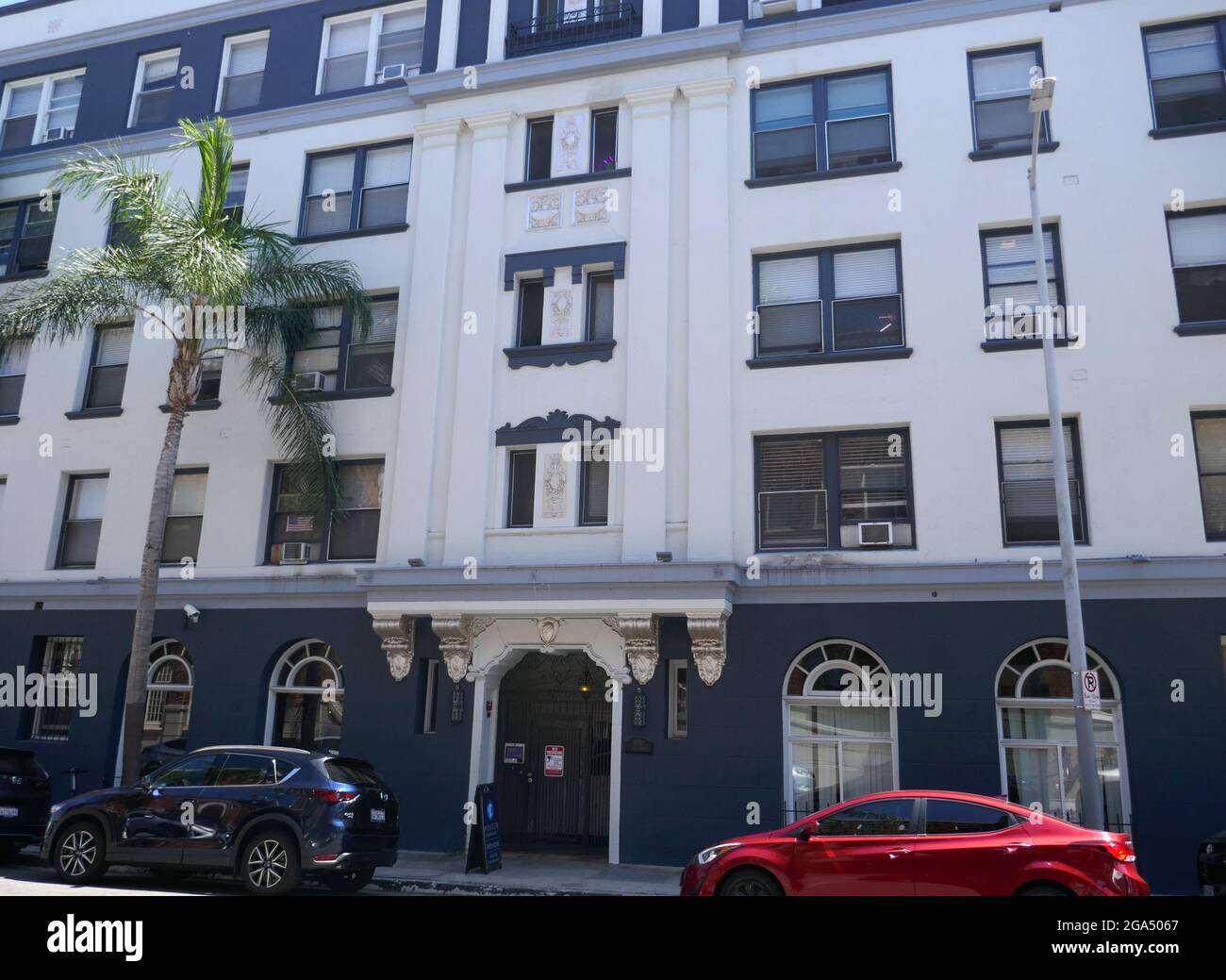 Los Angeles, Californie, États-Unis 28 juillet 2021 UNE vue générale de l'atmosphère de l'ancien domicile de l'acteur Victor Kilian où il a été assassiné au 6500 Yucca Street le 28 juillet 2021 à Los Angeles, Californie, États-Unis. Les autres anciens résidents étaient Thomas Ahern, Cortz F. Abbey, Edythe Flynn, Leonhard Frank, Beatrice Grunen, Hale Hamilton, Harry Hopton, Helen Johnson, Richard Kane, Walter Kaye, Paul Kim ball, Fred Lancet, Anne Maigne, Frank McHugh, Thelma McNeal, Andrew Perez, George Rosner, Walter Royce, Frederica Sagor-Maas, Harry Santiley, Dorothy Sims, Martin Sedelman, Gladys Wells. Photo de Barry King/Alay Banque D'Images