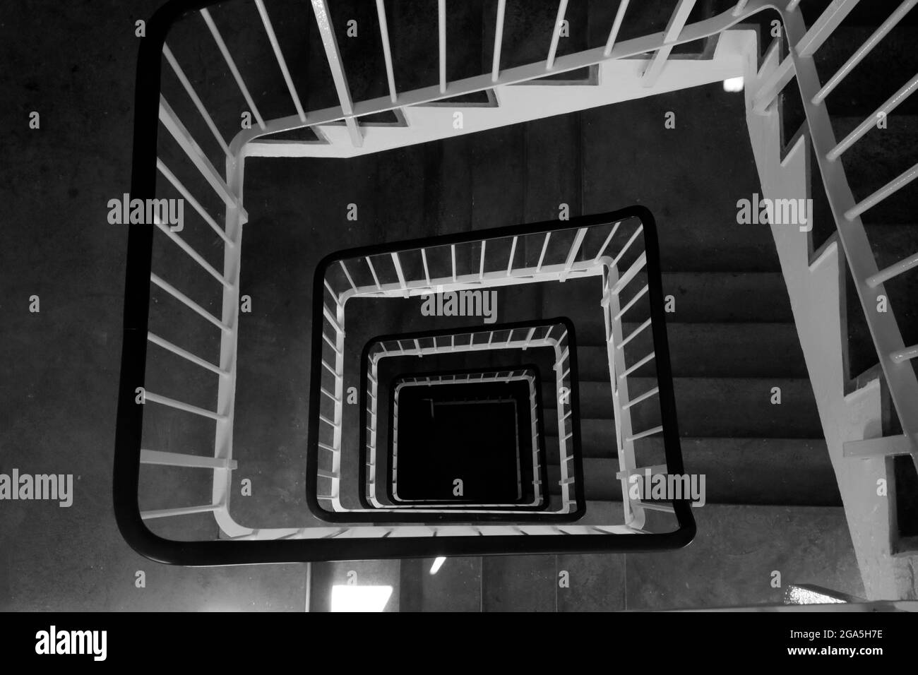 Escalier en bloc d'appartements à Askill Drive, Putney, Londres, Royaume-Uni Banque D'Images