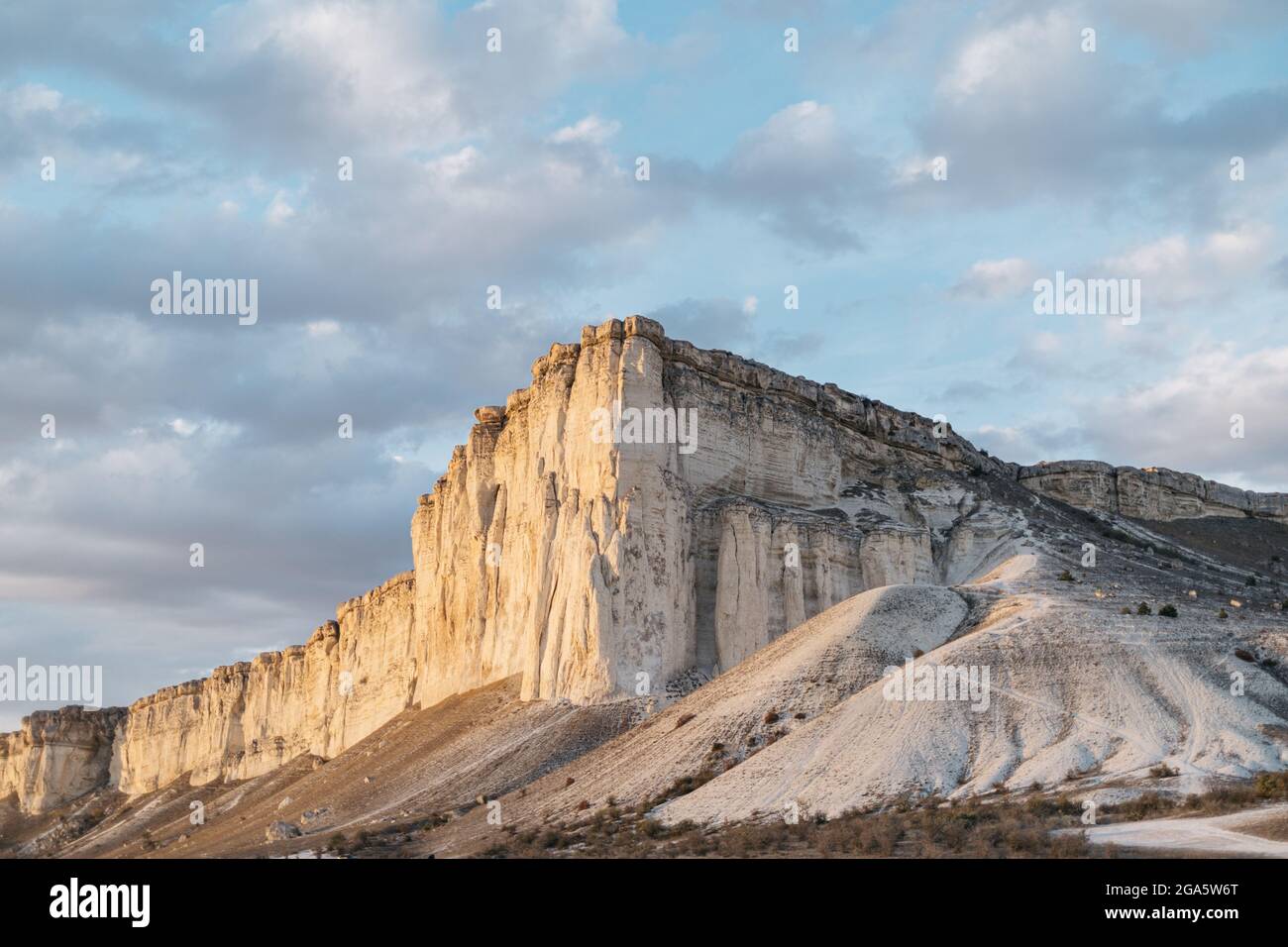AK-Kaya White Rock en automne, Crimée. Banque D'Images