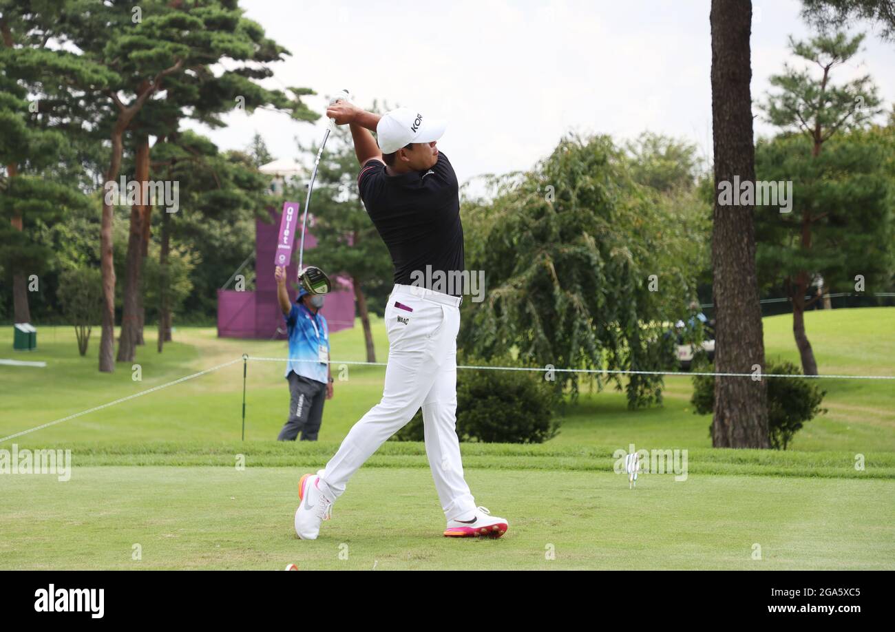 29 juillet 2021. LE GOLFEUR SUD-coréen DE S. Korean aux Jeux Olympiques de Tokyo Kim si-Woo de Corée du Sud a tiré un tee lors de la première partie du tournoi de golf masculin aux Jeux Olympiques de Tokyo au Kasumigaseki Country Club dans la préfecture de Saitama, dans l'est du Japon, le 29 juillet 2021. Crédit : Yonhap/Newcom/Alay Live News Banque D'Images
