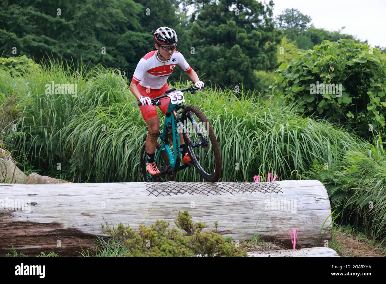 Shizuoka, Japon. 27 juillet 2021. Miho Imai (JPN) participe aux Jeux Olympiques de Tokyo en 2020 - finale de la Croix des femmes de VTT au cours de VTT Izu MTB à Shizuoka, Japon, le 27 juillet 2021. Credit: Hitoshi Mochizuki/AFLO/Alamy Live News Banque D'Images