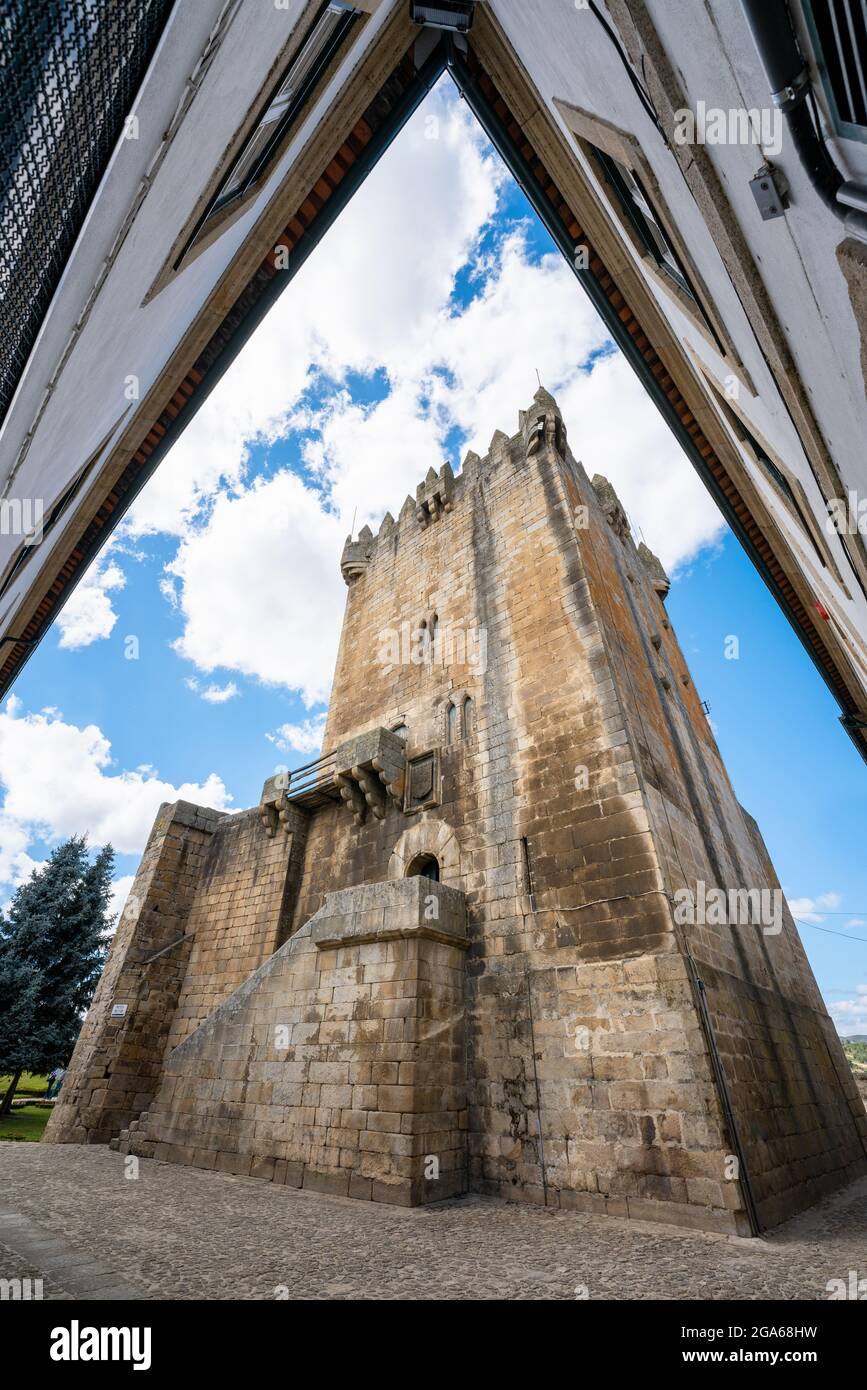tour-de-donjon-ruines-du-ch-teau-structure-m-di-vale-il-a-t