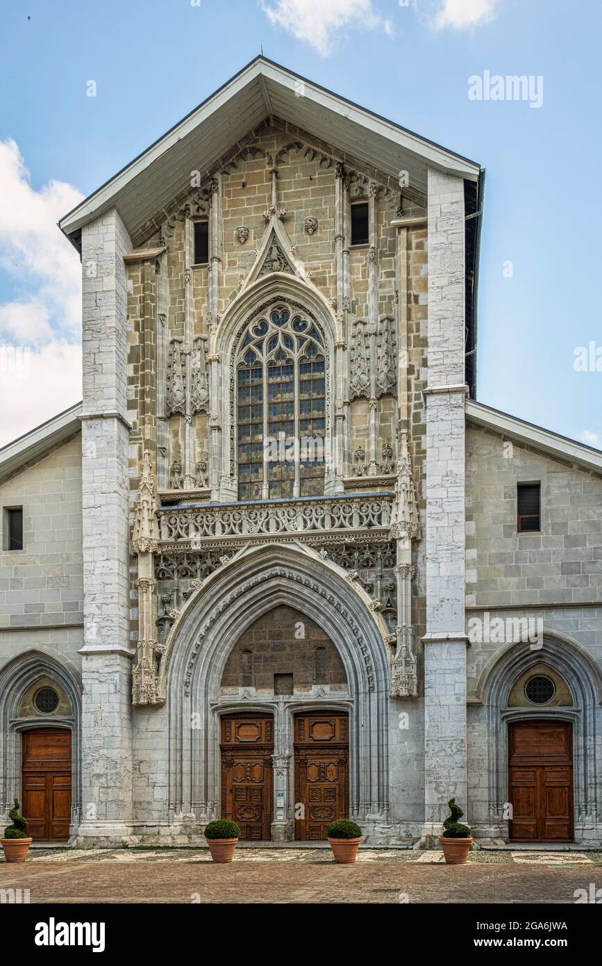 La façade décorée de la cathédrale Saint François de Sales à Chambéry. Chambéry, département Savoie, région Auvergne-Rhône-Alpes, France, Europe Banque D'Images