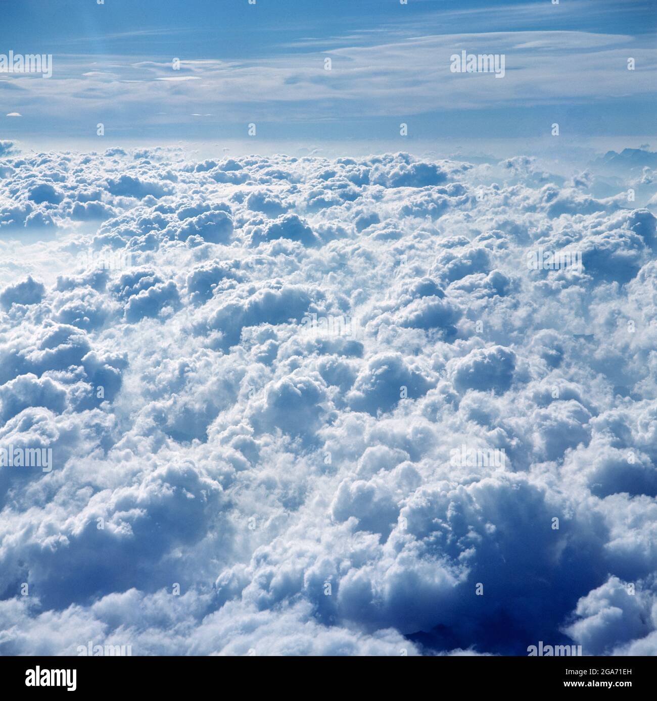 Vue d'en haut des nuages. Banque D'Images