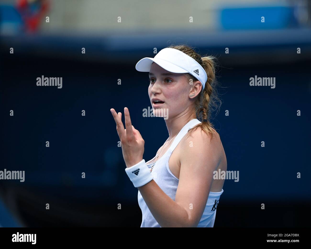 Tokyo, Japon. 29 juillet 2021. Elena Rybakina, du Kazakhstan, réagit lors du match semi-fin des célibataires féminins de tennis contre Belinda Bencic, de Suisse, lors des Jeux Olympiques de Tokyo 2020 au parc de tennis Ariake à Tokyo, Japon, le 29 juillet 2021. Crédit: Dai Tianfang/Xinhua/Alamy Live News Banque D'Images