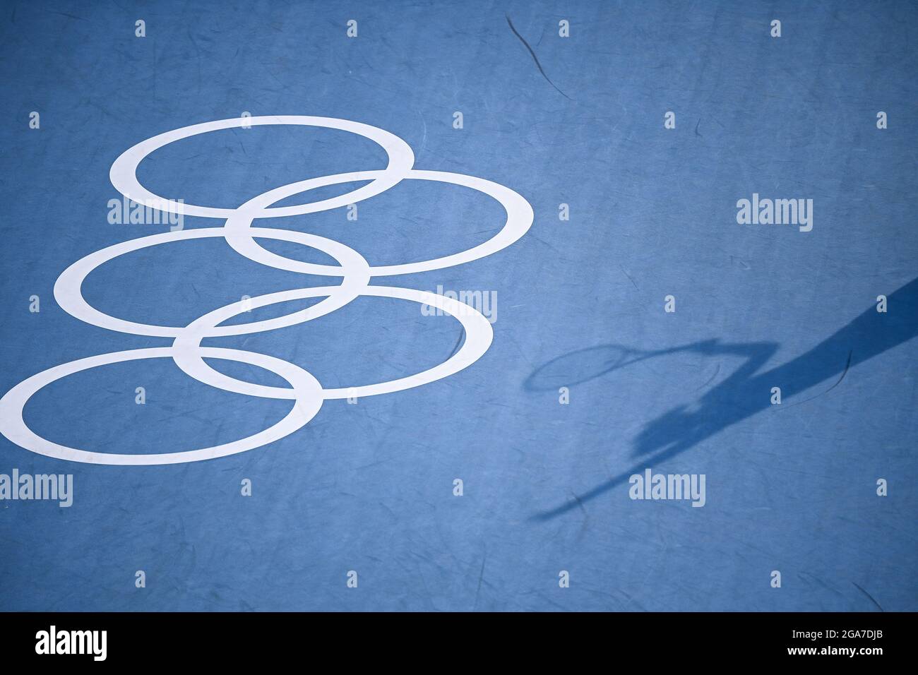 Tokyo, Japon. 29 juillet 2021. Belinda Bencic de Suisse sert pendant le match semi-fin des célibataires des femmes de tennis contre Elena Rybakina du Kazakhstan des Jeux Olympiques de Tokyo 2020 au Parc de tennis Ariake à Tokyo, Japon, le 29 juillet 2021. Crédit: Dai Tianfang/Xinhua/Alamy Live News Banque D'Images