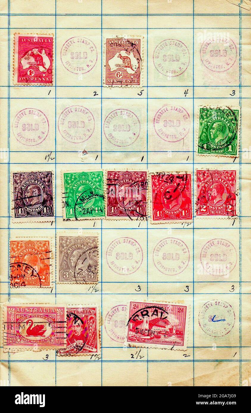 Une collection d'anciens timbres d'Australie et du Canada représentant le roi George V Philately est l'étude des timbres-poste et de l'histoire postale. Banque D'Images