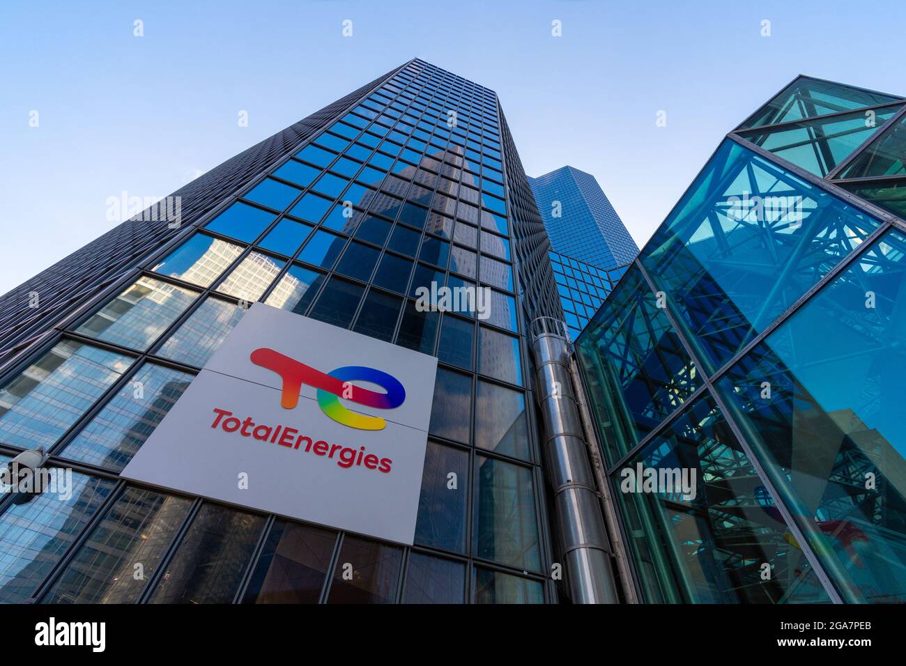 Vue extérieure de la tour abritant le siège de la compagnie pétrolière TotalEnergies, anciennement Total Banque D'Images