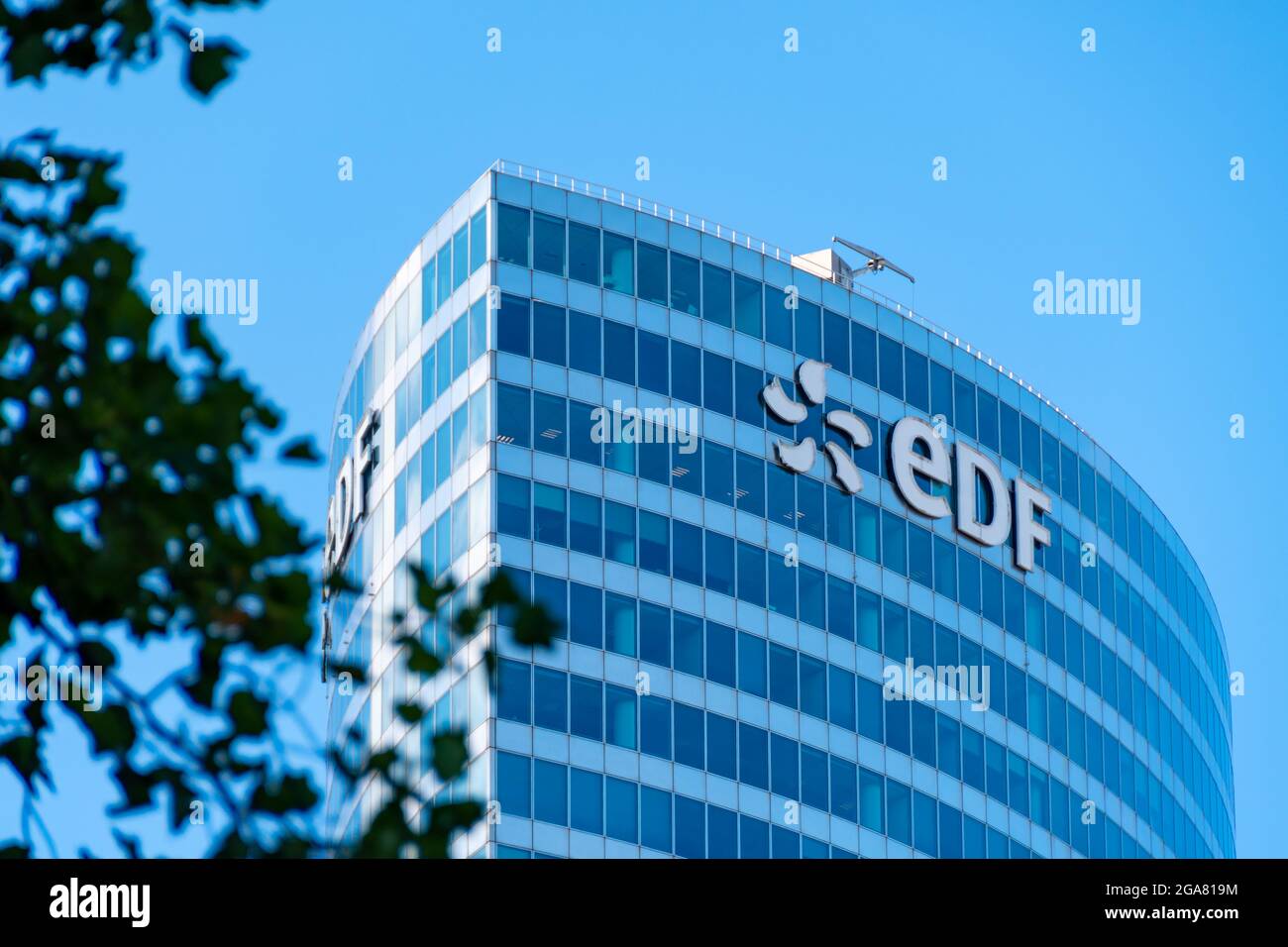 Vue extérieure du siège du FED à Paris-la Défense. EDF (Electricité de France) est le fournisseur historique d'électricité française Banque D'Images