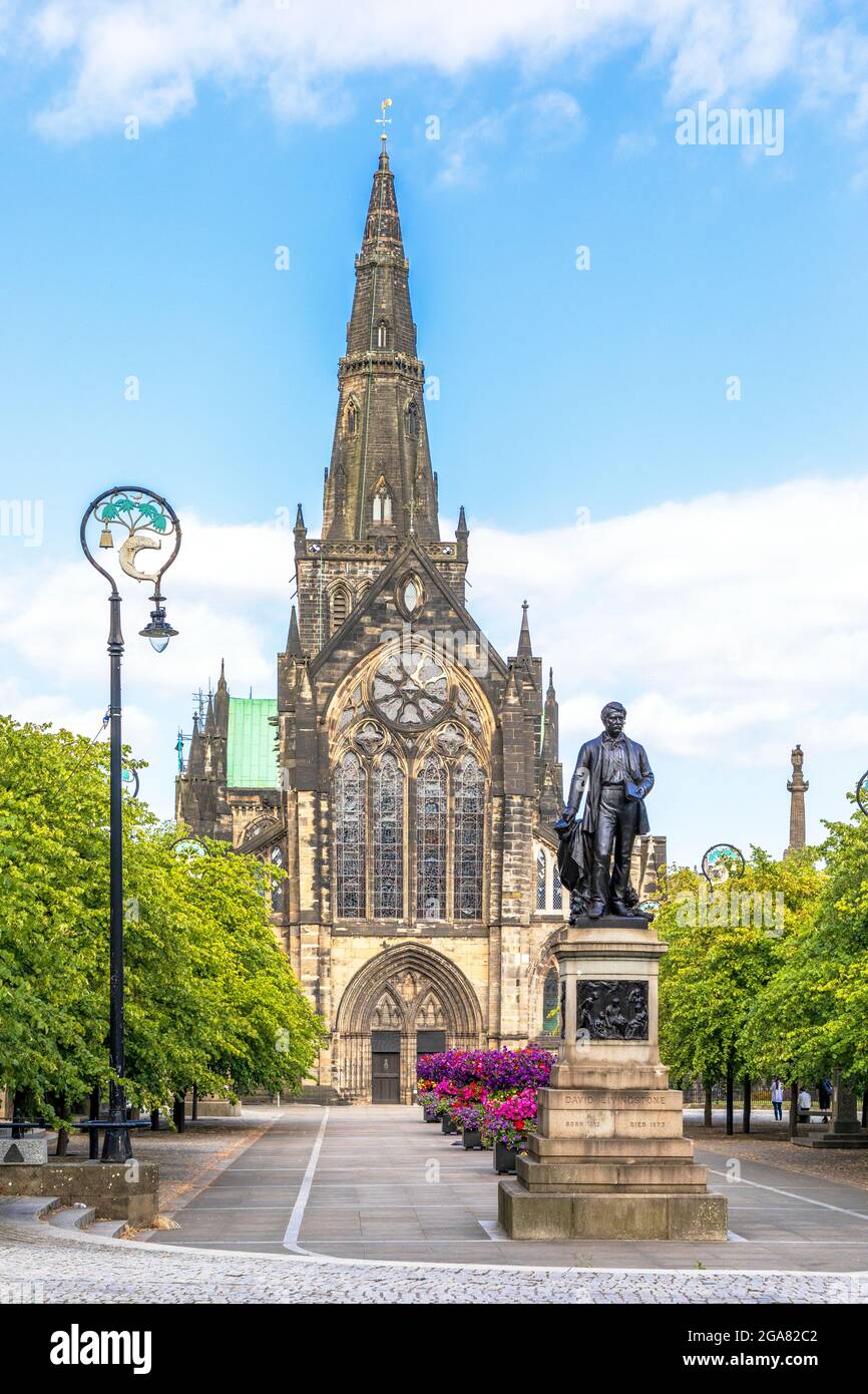 Statue de l'explorateur écossais David Livingstone à l'extérieur de la cathédrale de Glasgow, High Street, Glasgow, Écosse, Royaume-Uni Banque D'Images