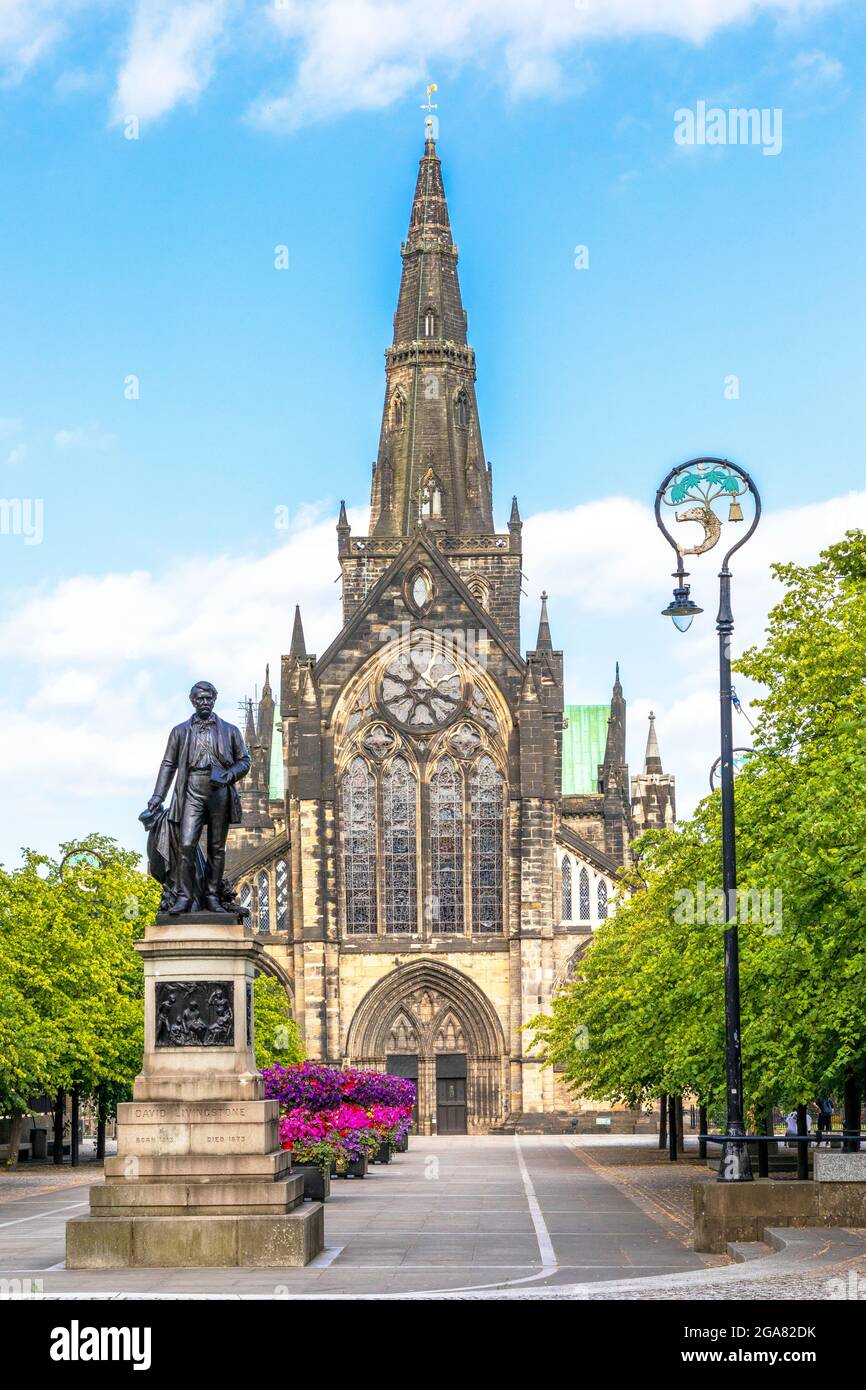 Statue de l'explorateur écossais David Livingstone à l'extérieur de la cathédrale de Glasgow, High Street, Glasgow, Écosse, Royaume-Uni Banque D'Images